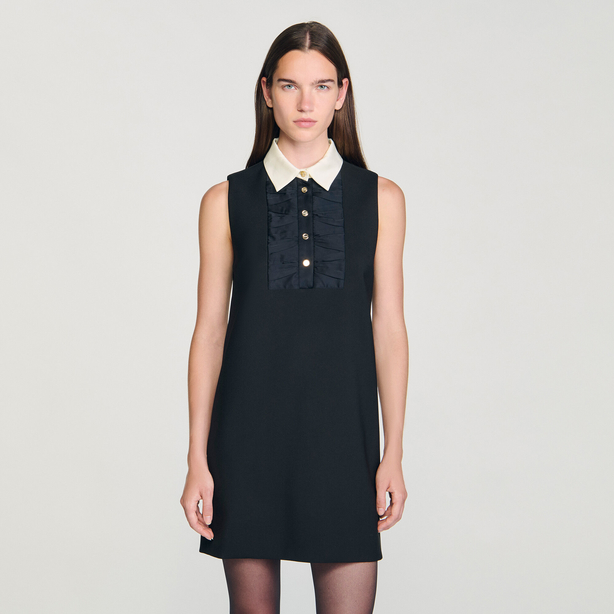 Vestito corto con colletto a contrasto