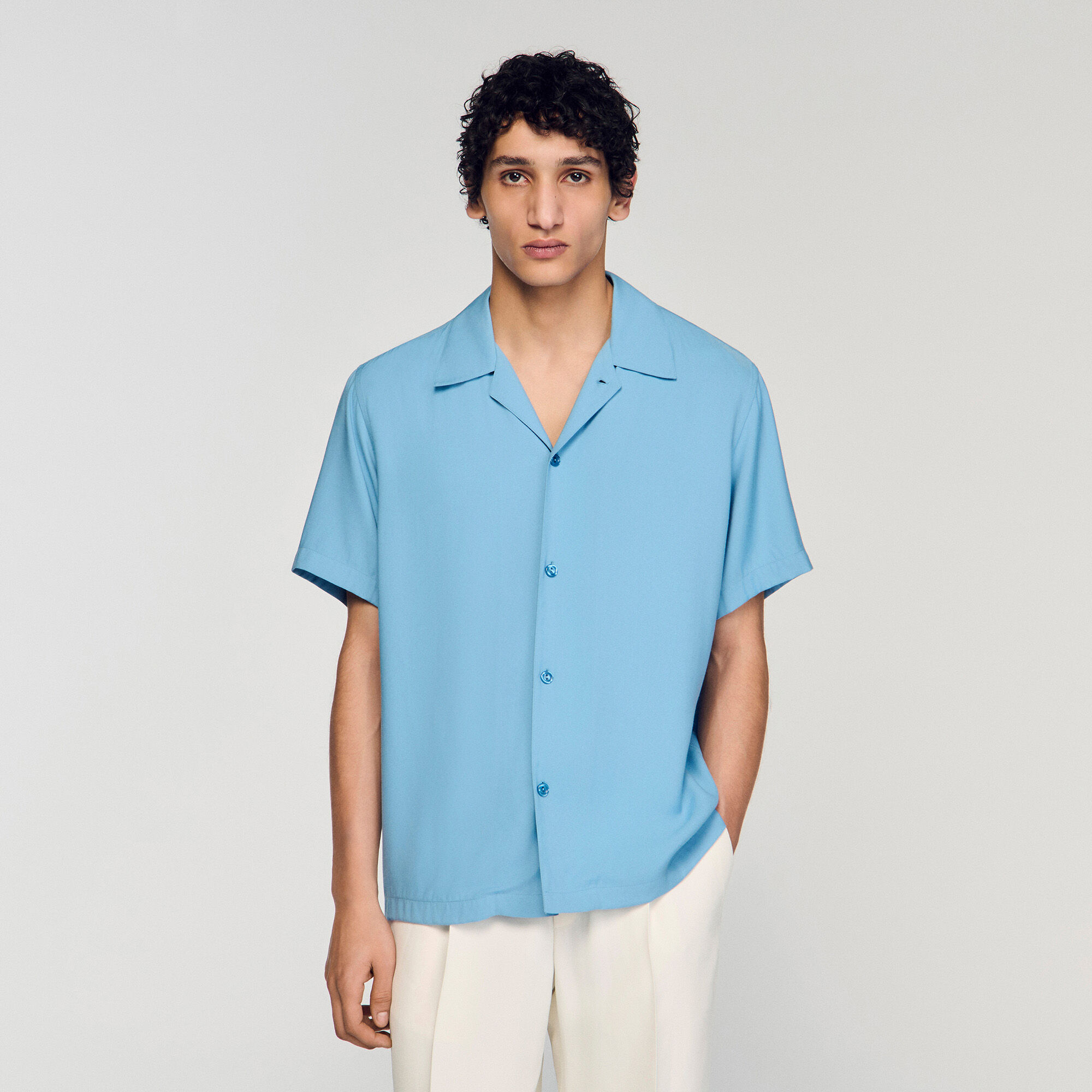 Camicia con colletto a squalo a vestibilità larga