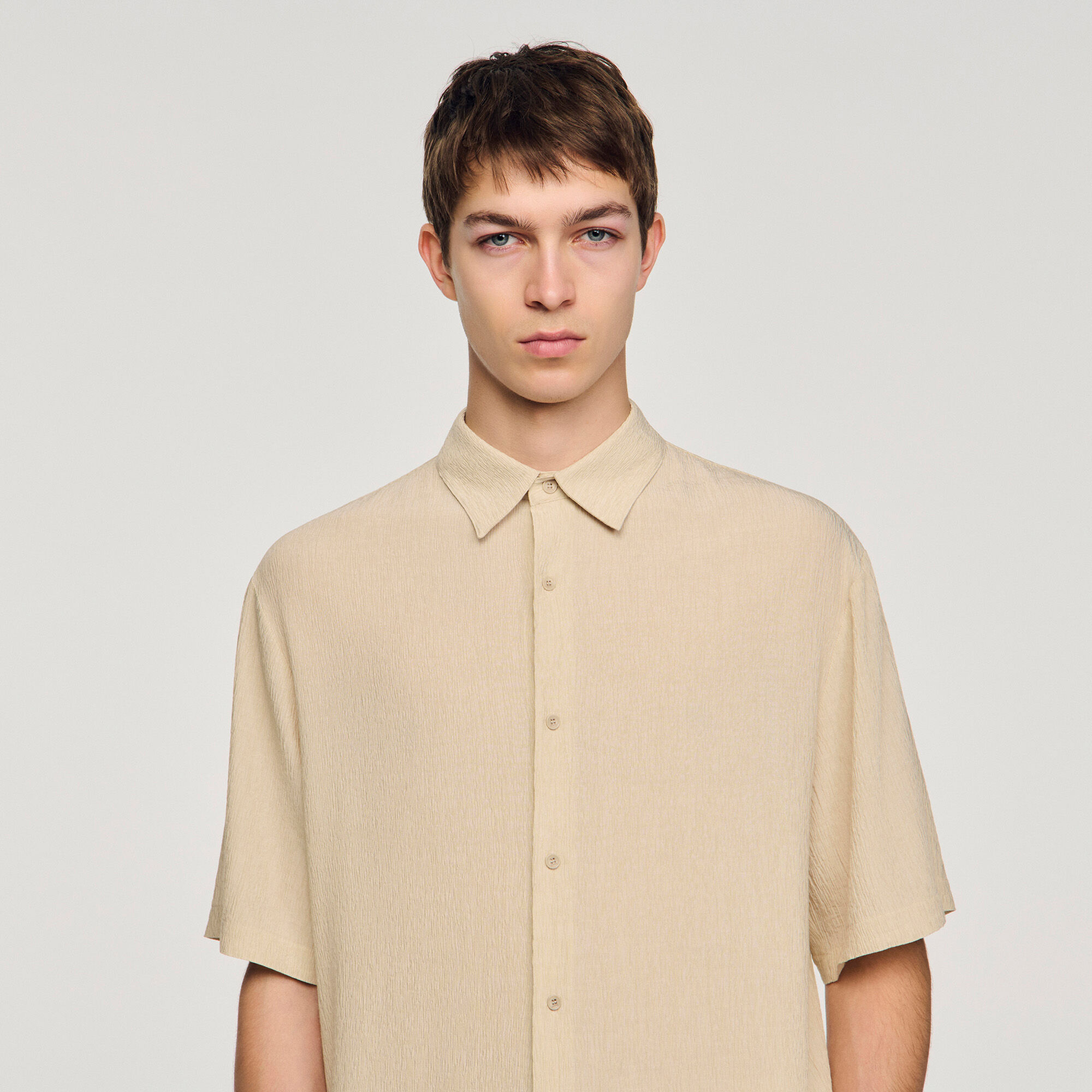 Camicia con effetto arricciato e colletto a squalo