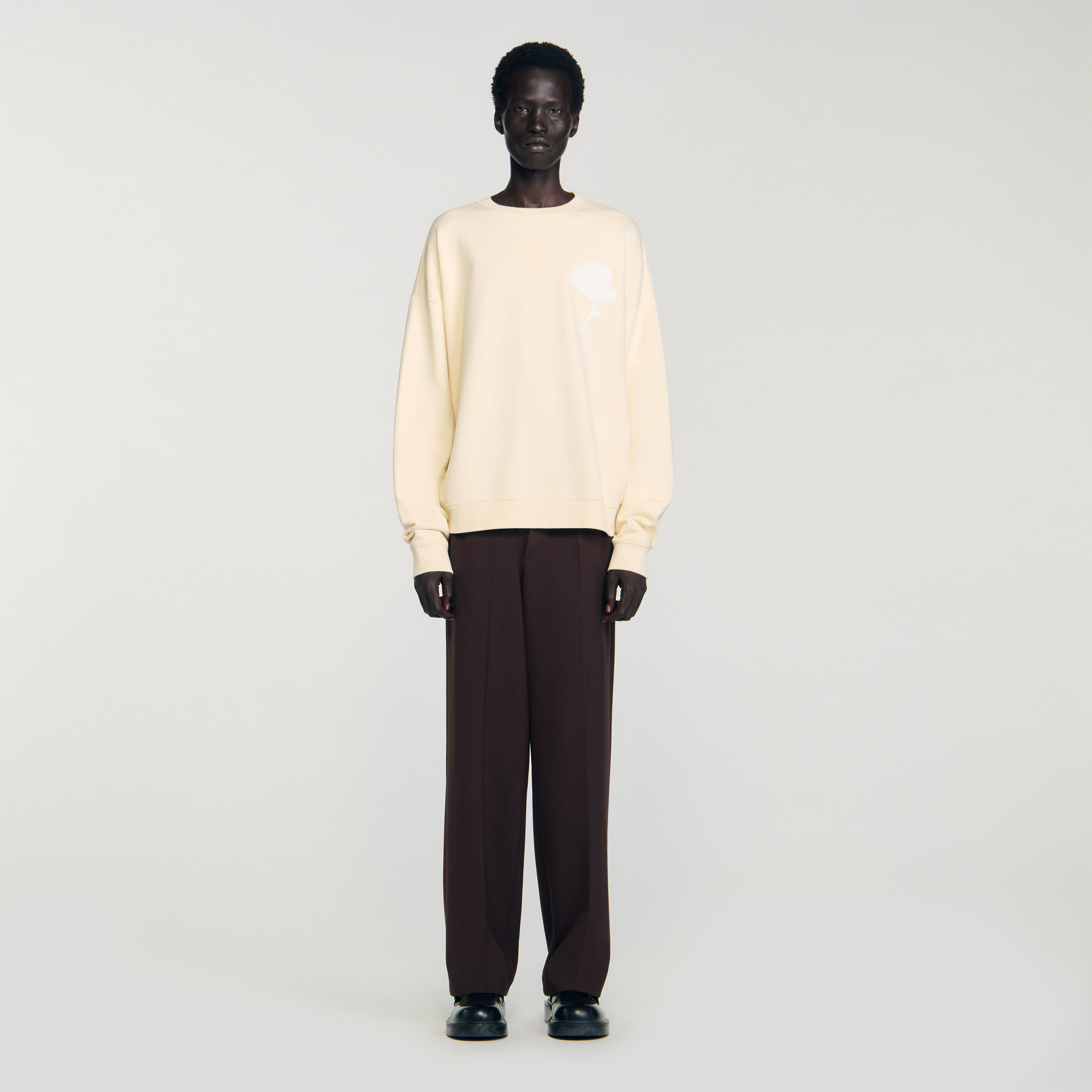 Sweatshirt con ricamo floreale