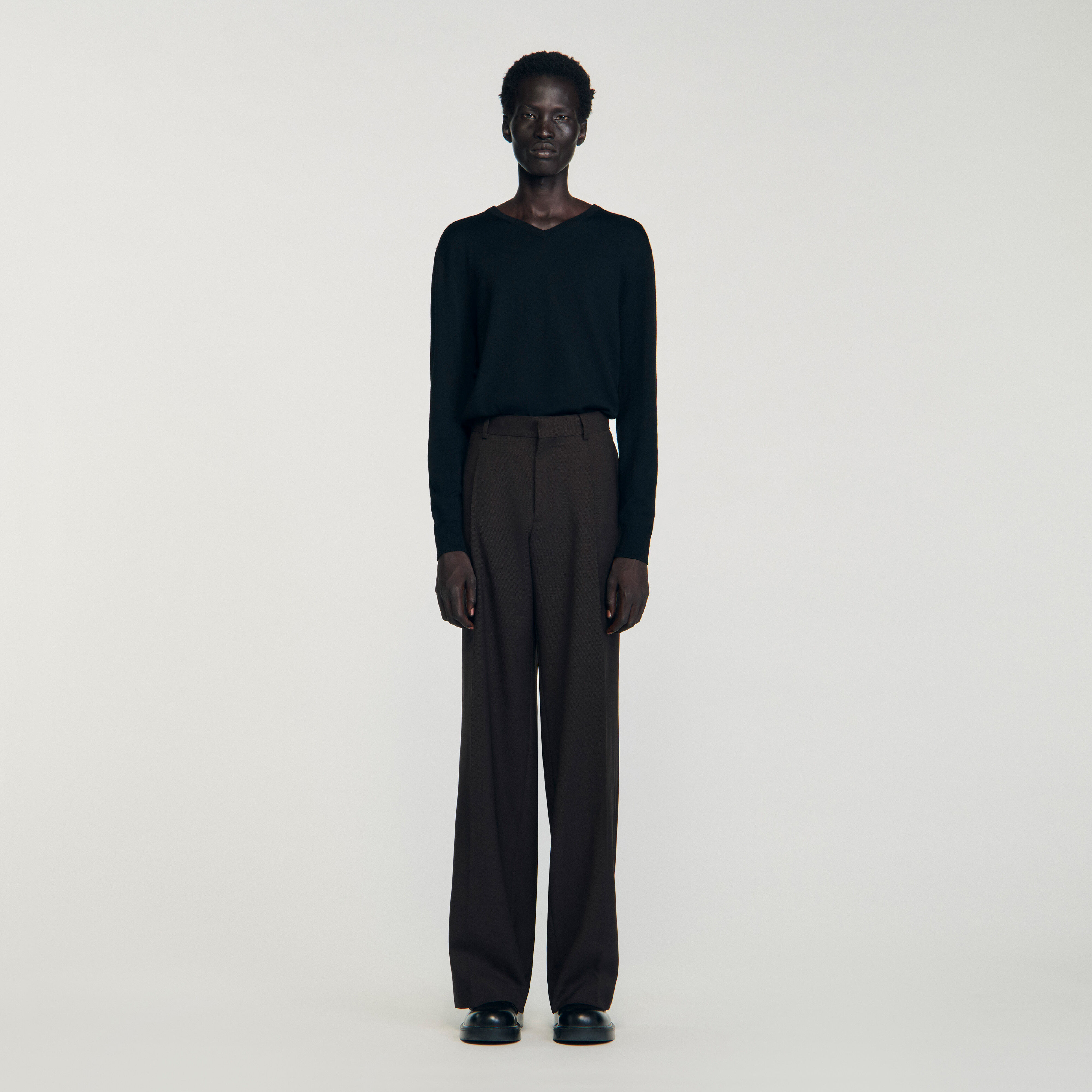Pantaloni in lana vergine con taglio classico