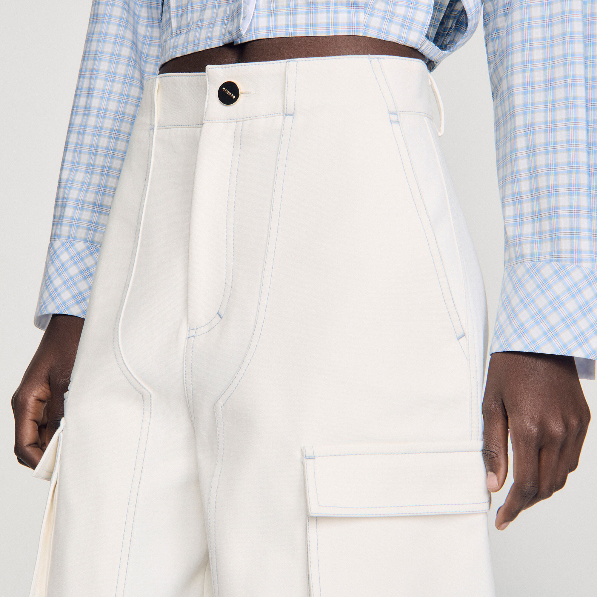 Pantaloni corti in cotone con taglio ampio