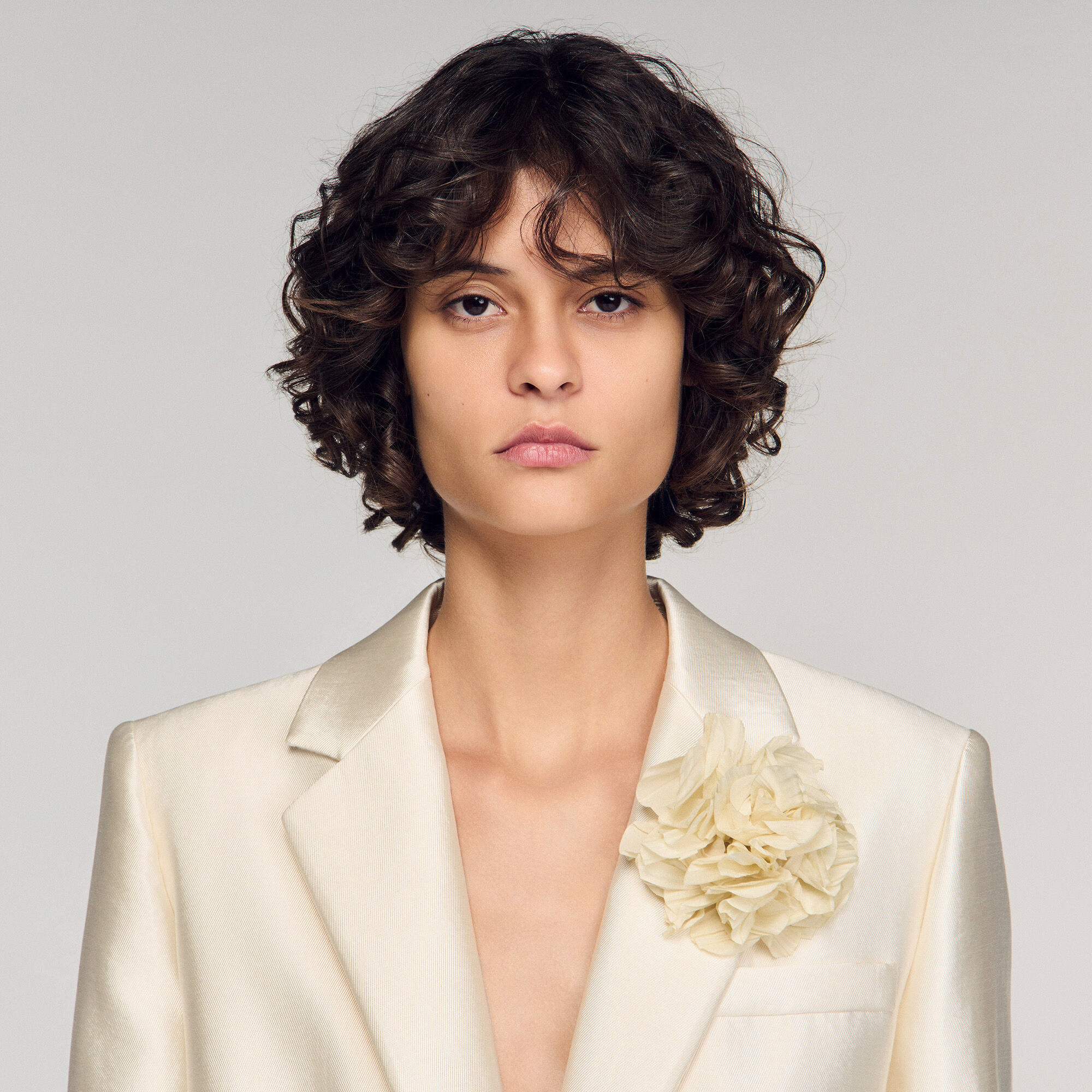 Giacca in satin con dettaglio floreale
