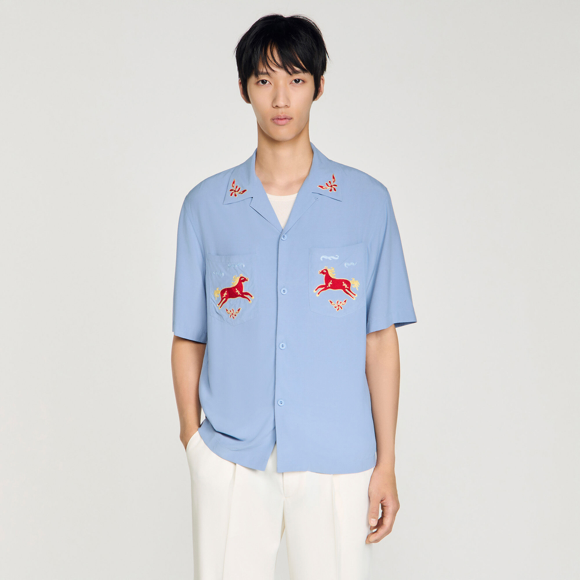 Camicia a quadri con cavallo ricamato, taglio ampio
