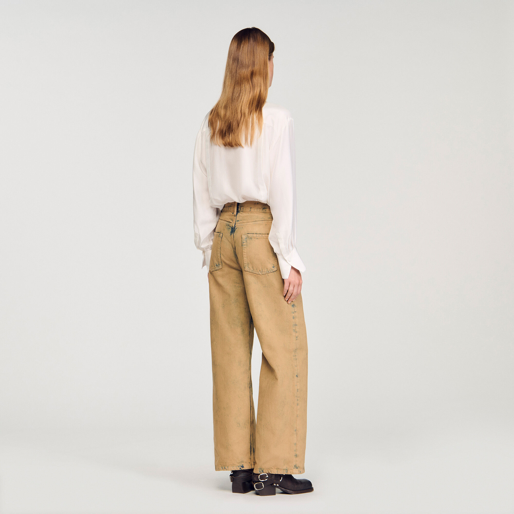 Jeans a vita media con taglio ampio