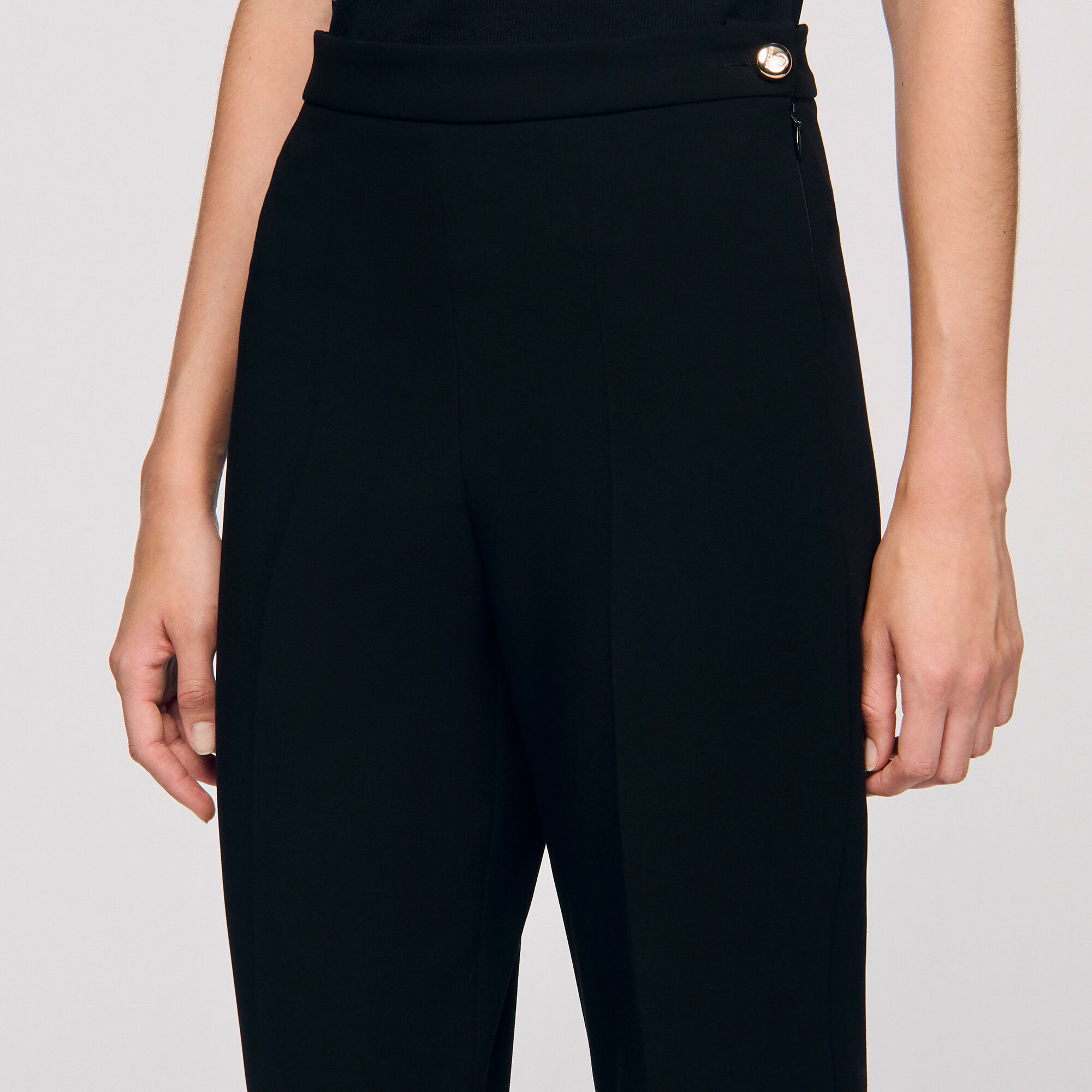 Pantaloni dritti con bottoni