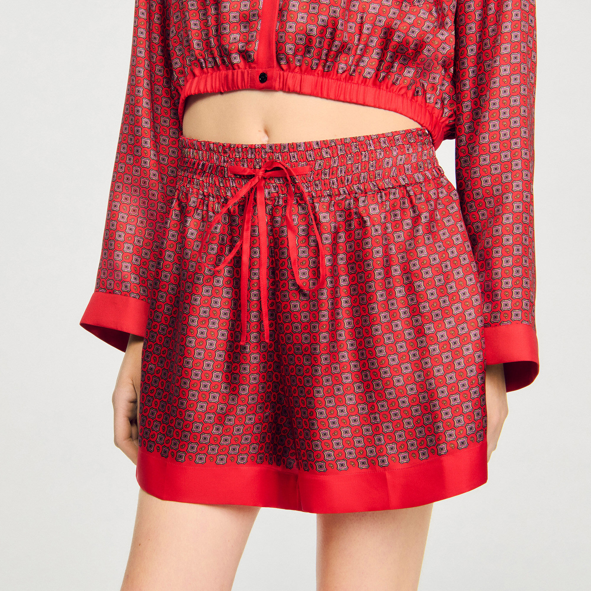 Shorts con stampa a foulard