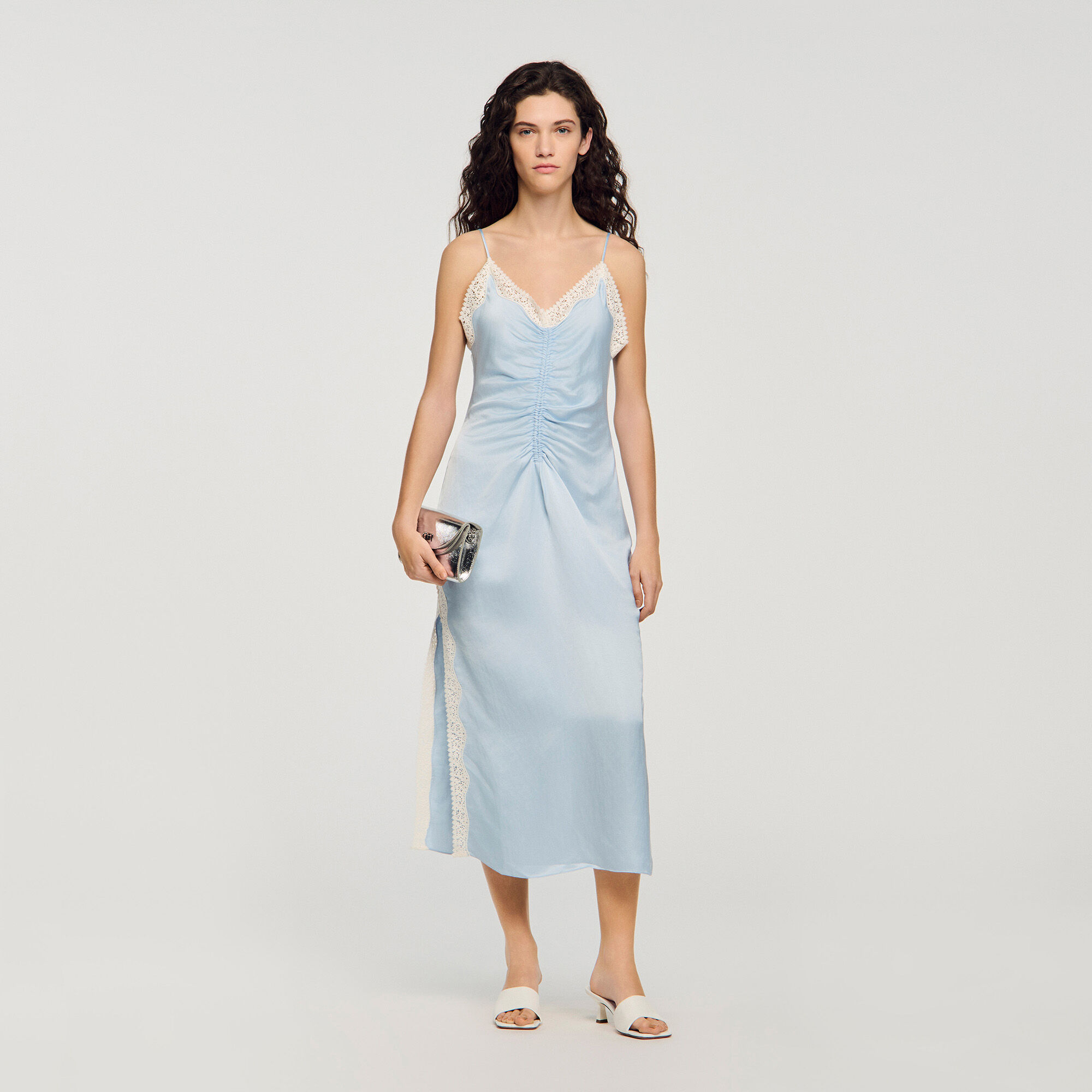 Vestito lungo in effetto satin con cinghie