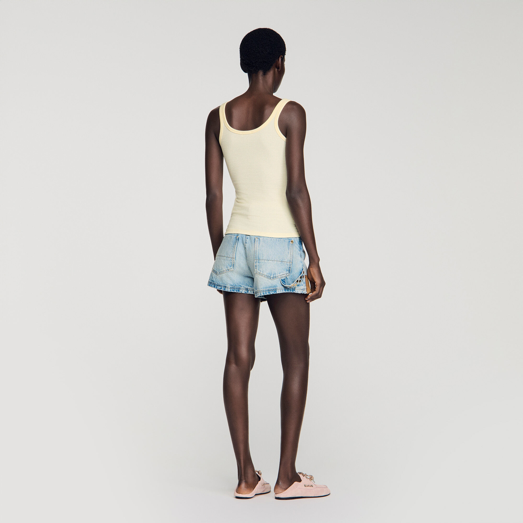 Top a maglia con spalle scoperte