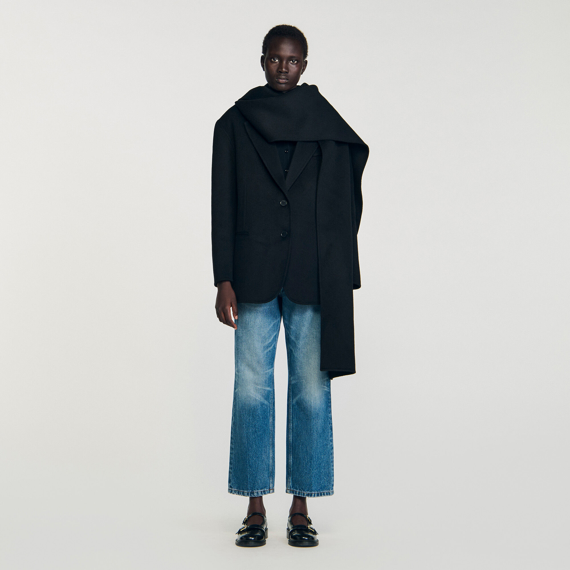Cappotto corto con sciarpa rimovibile