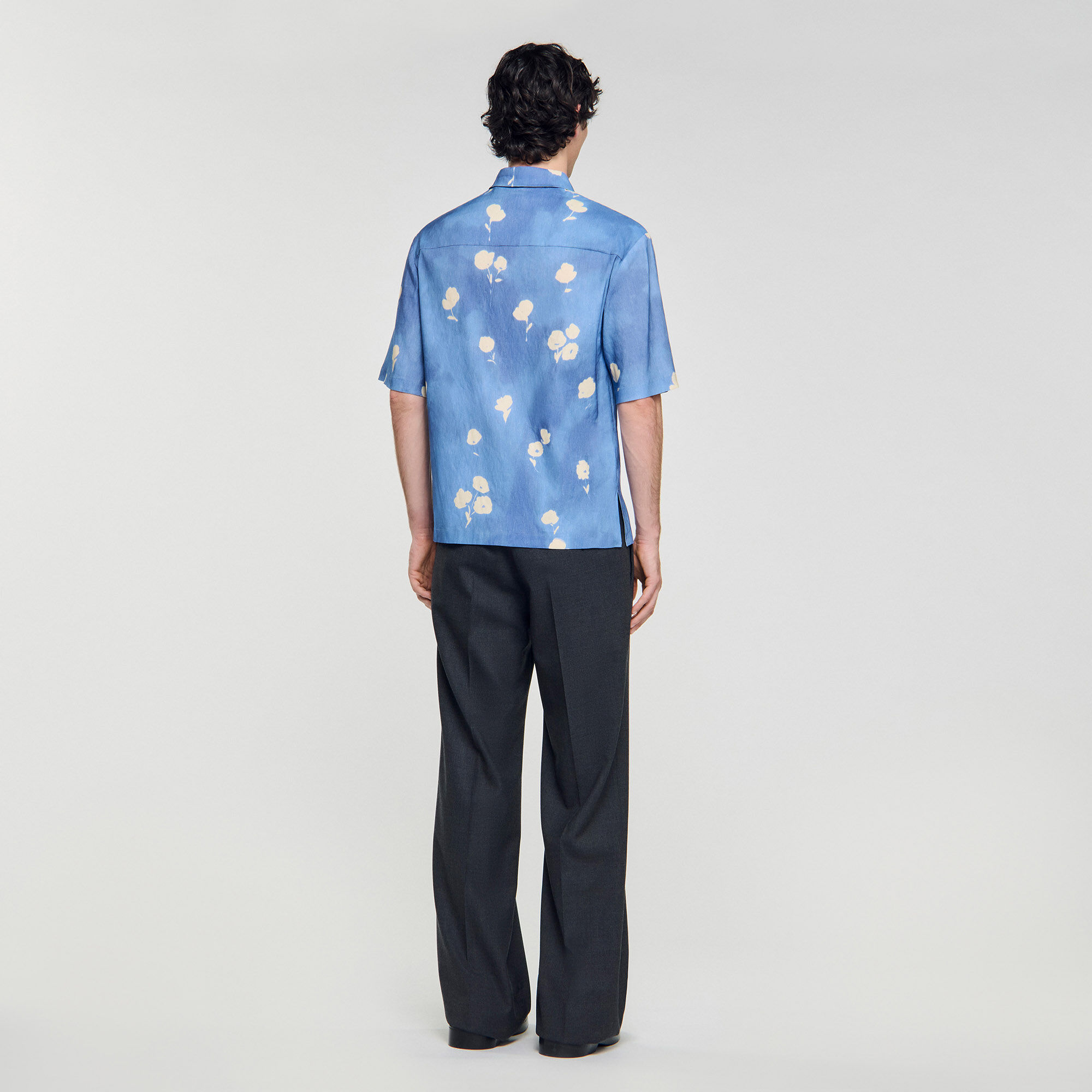 Camicia floreale astratta