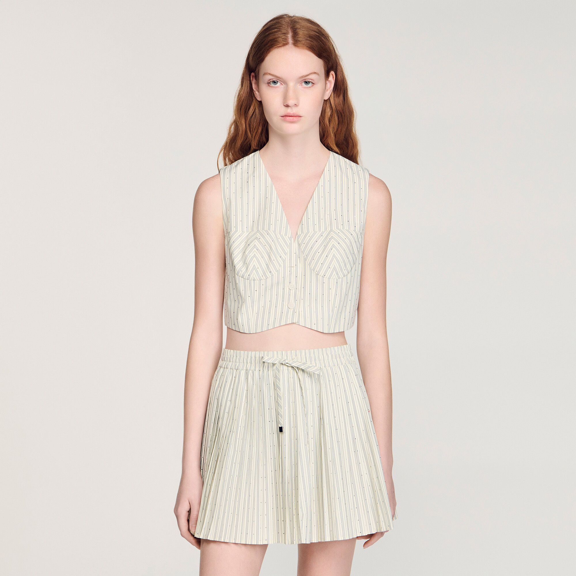 Top corto con strass a righe