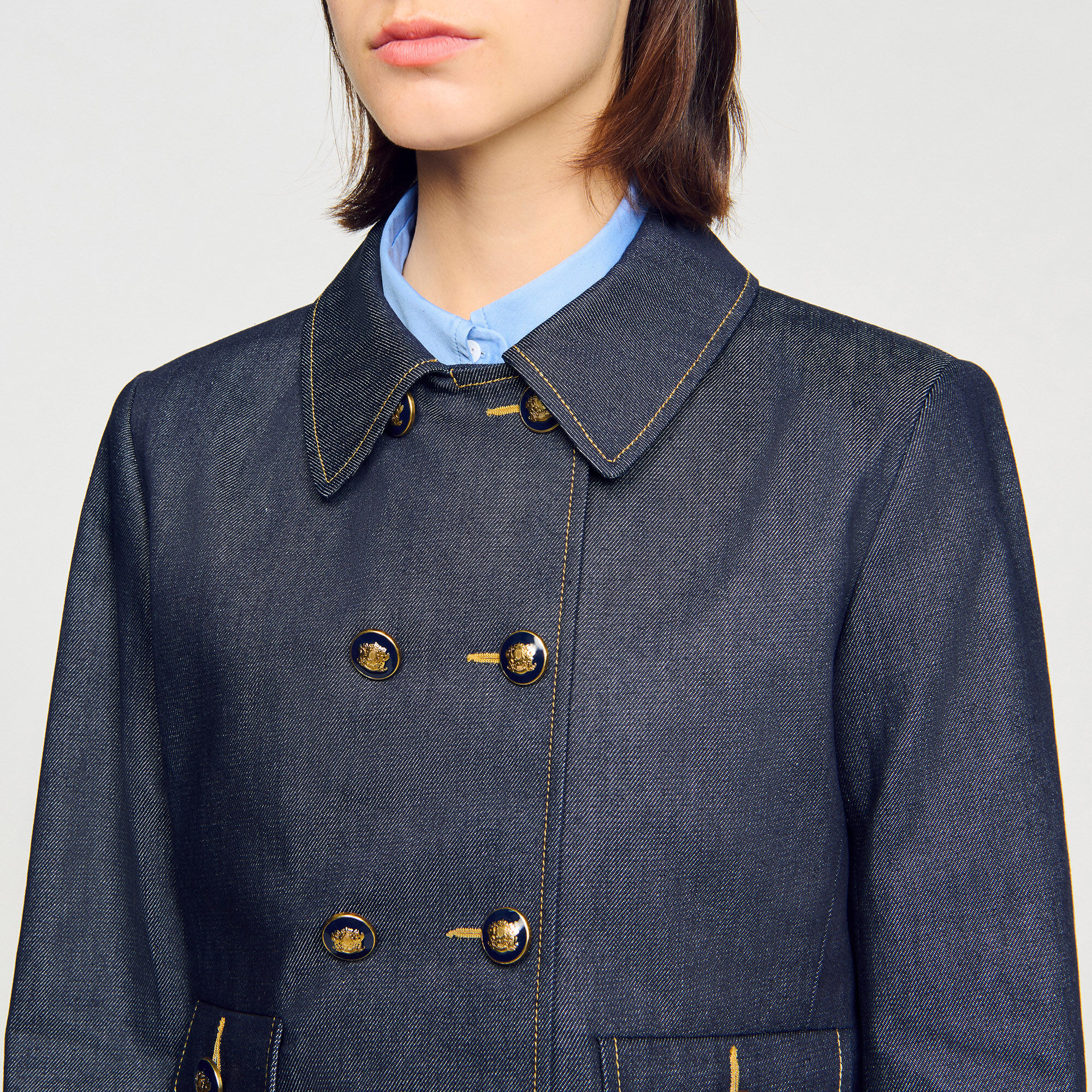 Giubbotto in denim con taglio su misura