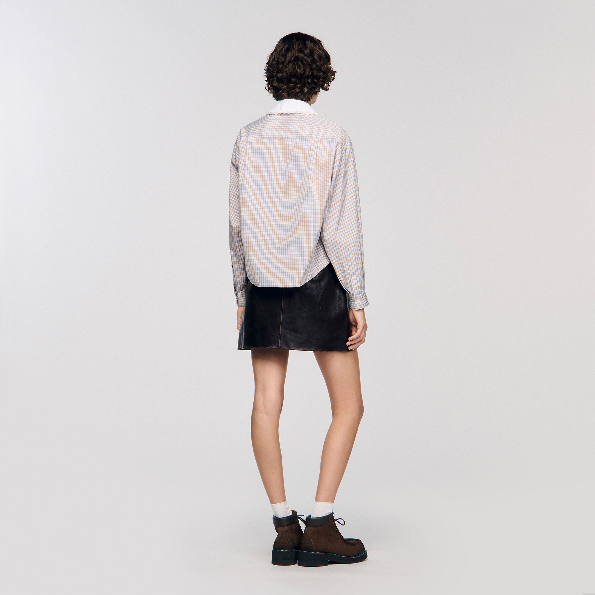 Camicia con colletto a quadretti e perle