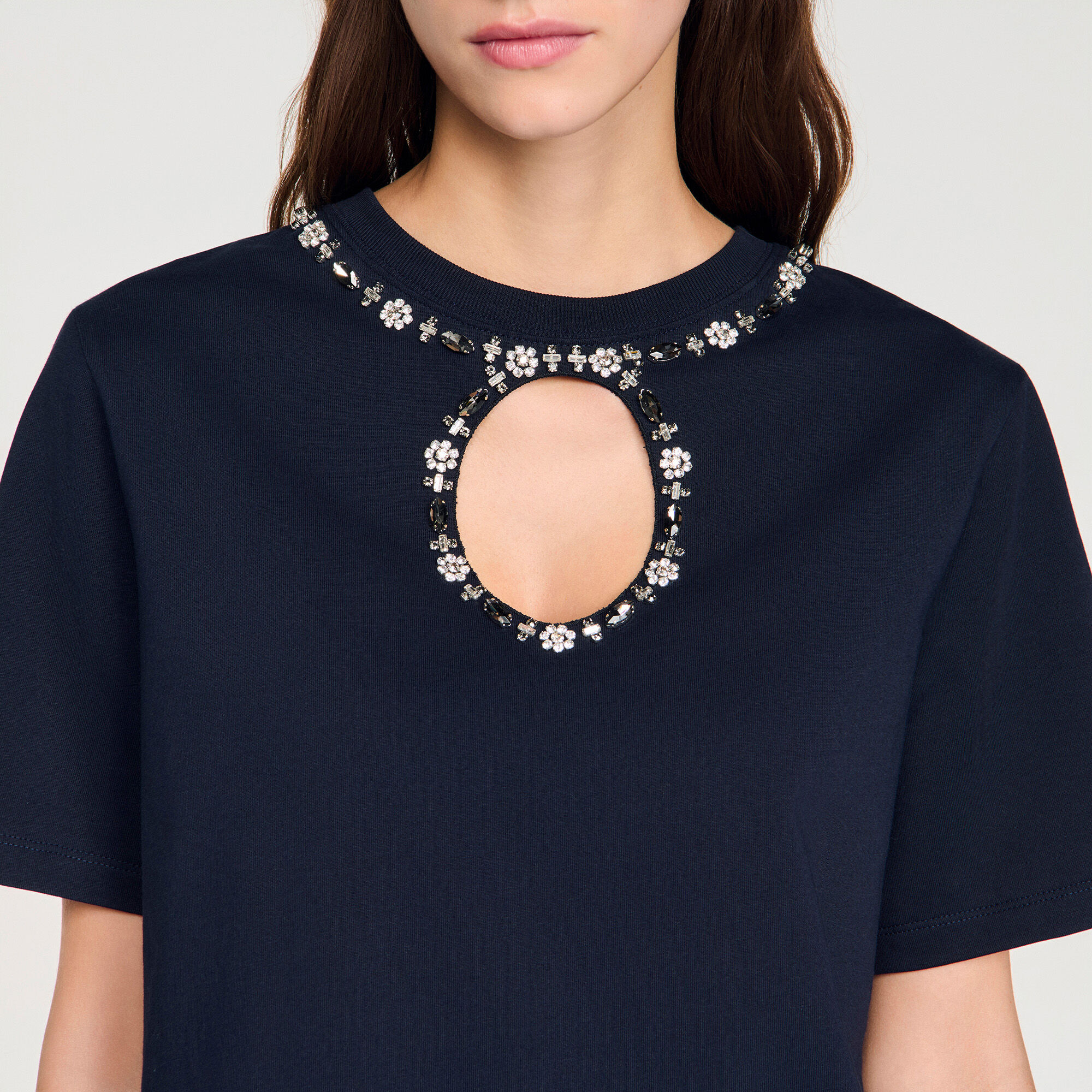 T-shirt in pizzo con strass