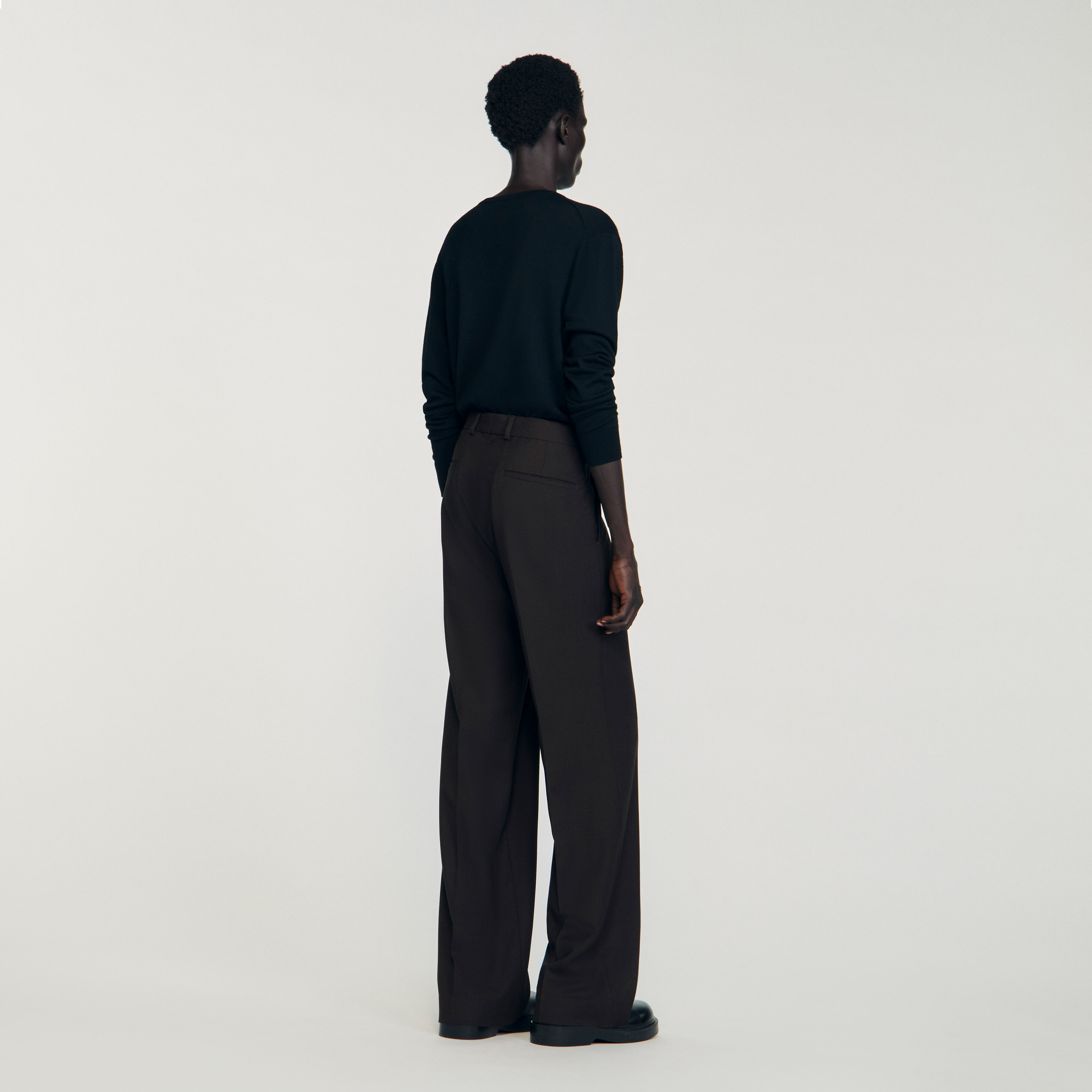 Pantaloni in lana vergine con taglio classico