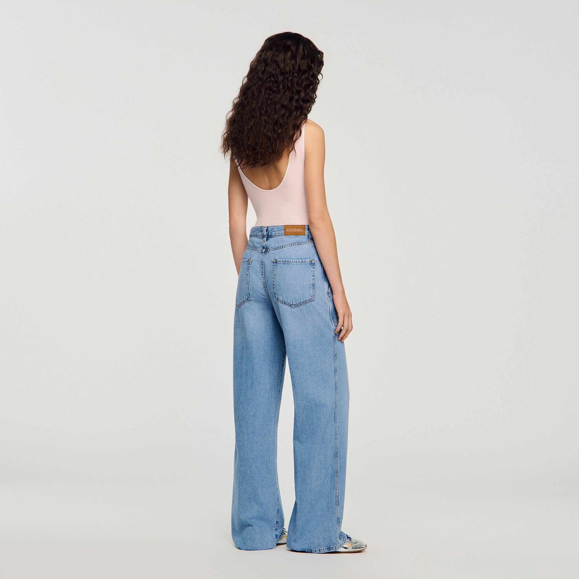 Jeans a gamba larga sbiaditi