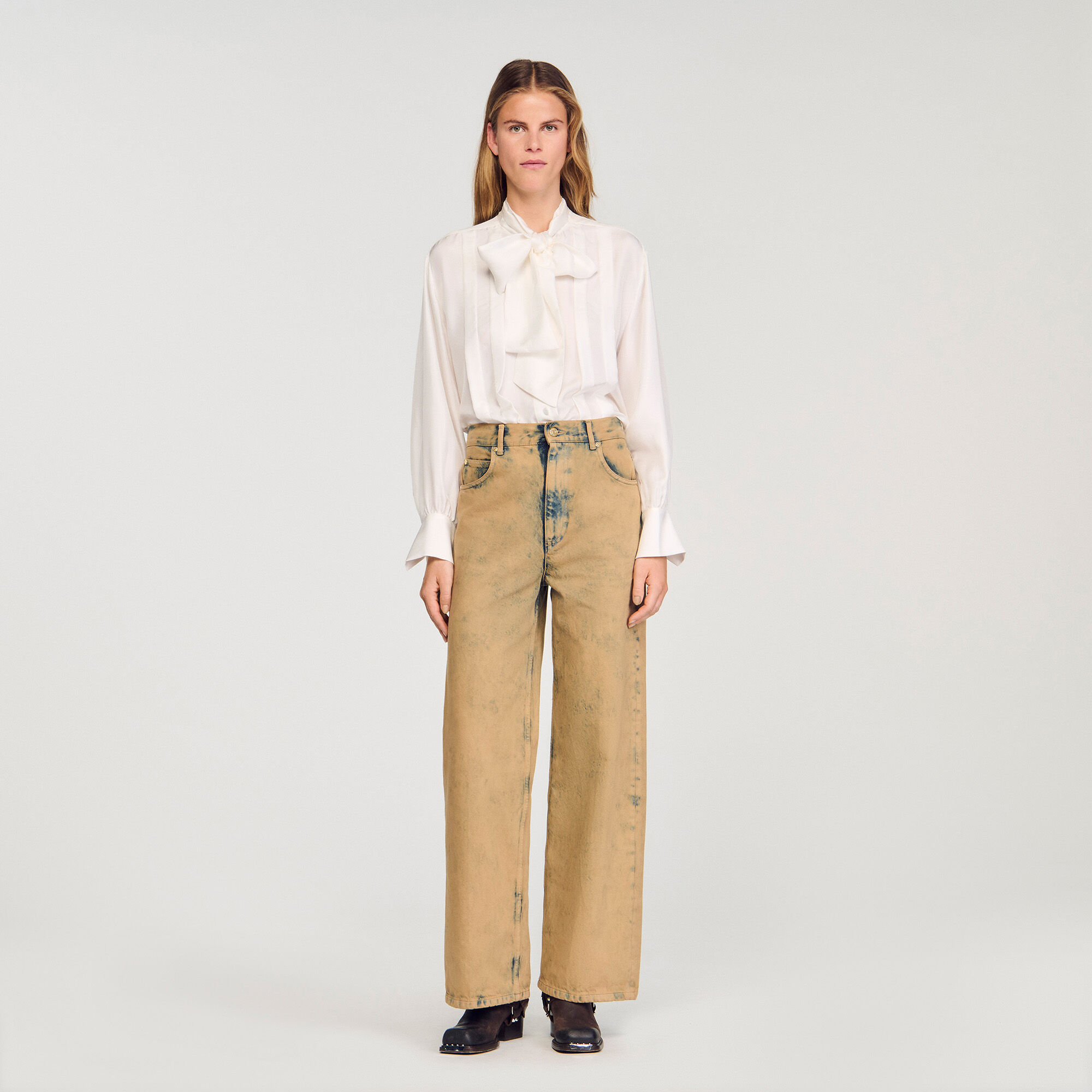 Jeans a vita media con taglio ampio