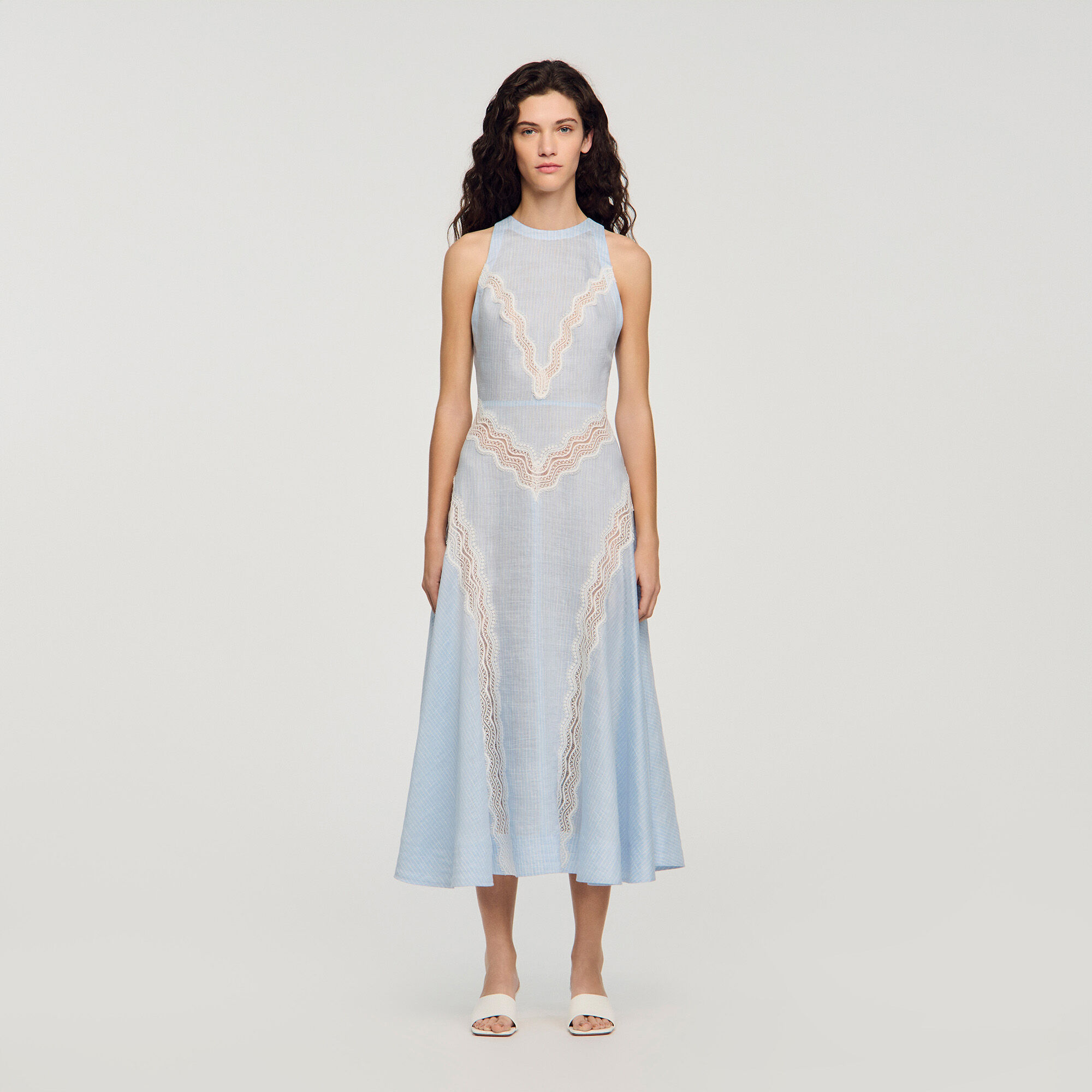 Abito maxi con dettagli in pizzo