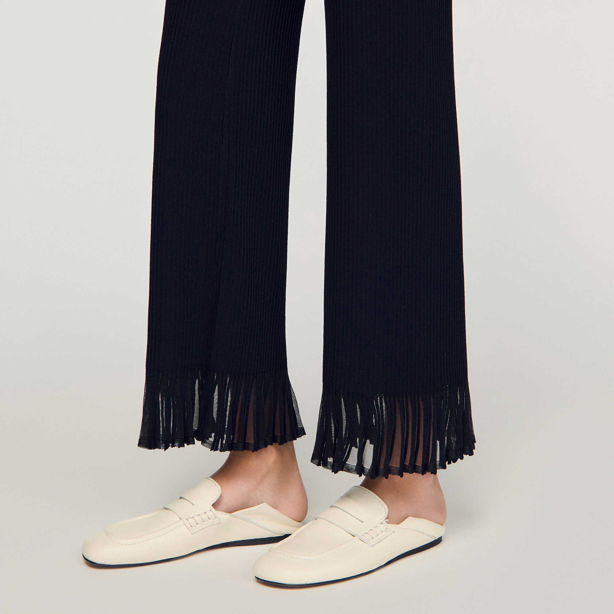Pantaloni in maglia con volant