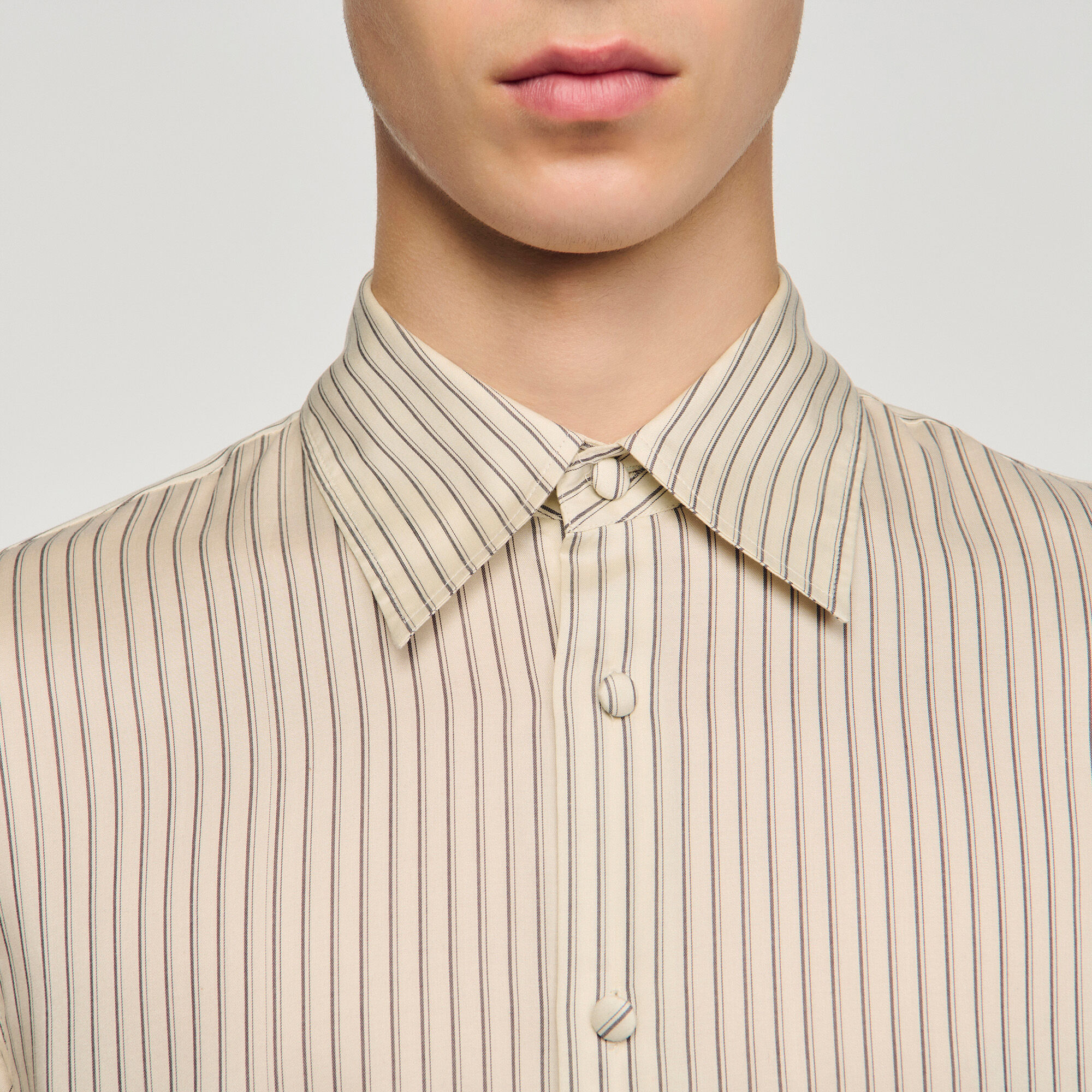 Camicia a righe con taglio ampio