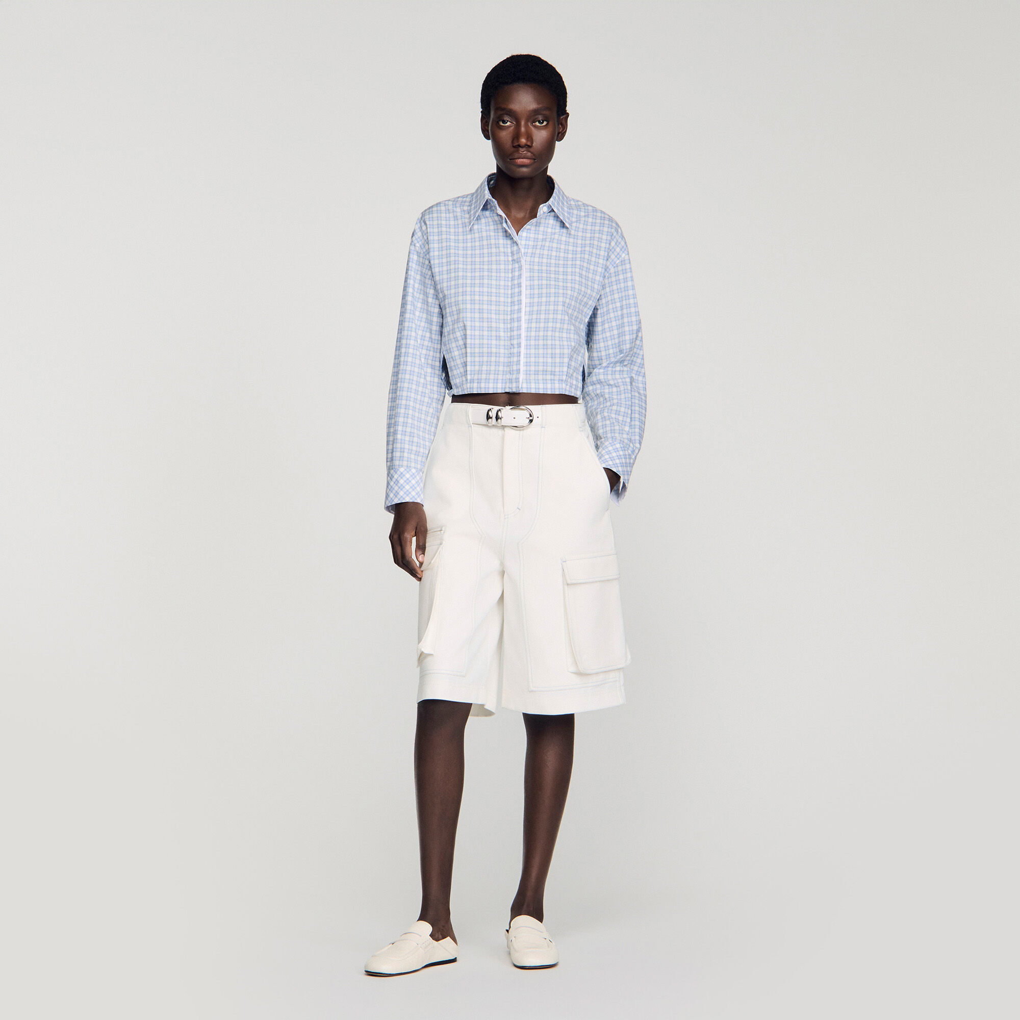 Pantaloni corti in cotone con taglio ampio