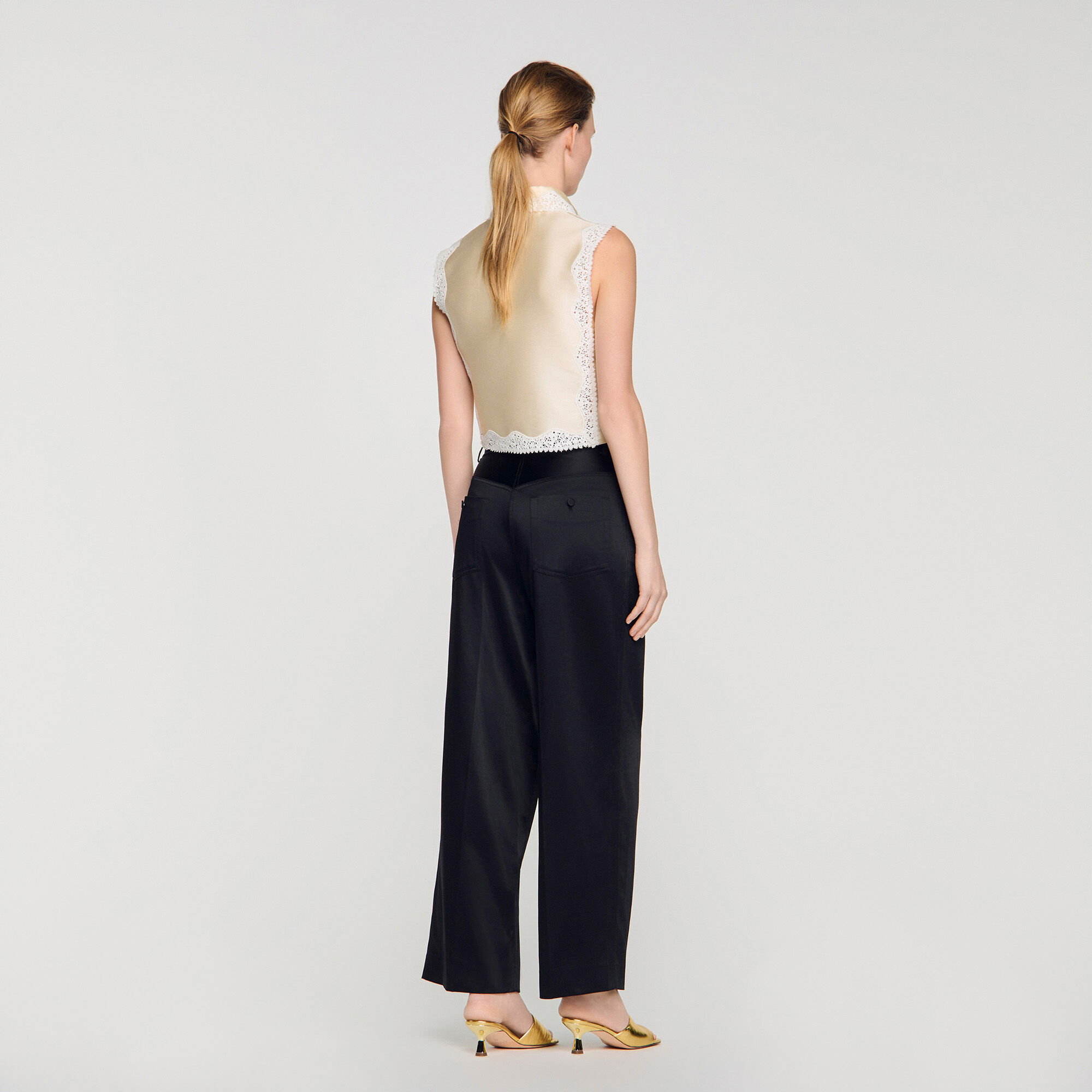 Pantaloni a sigaretta con effetto satin
