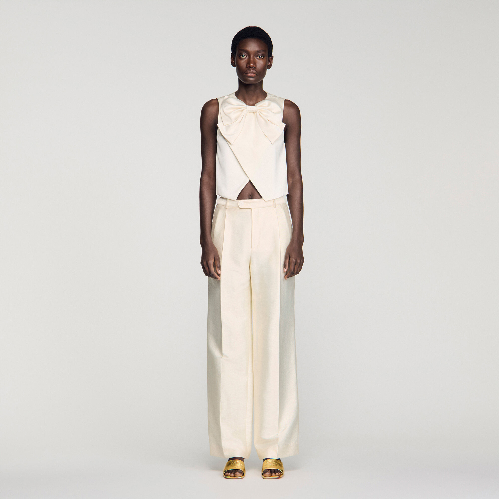 Top corto con fiocco in satin
