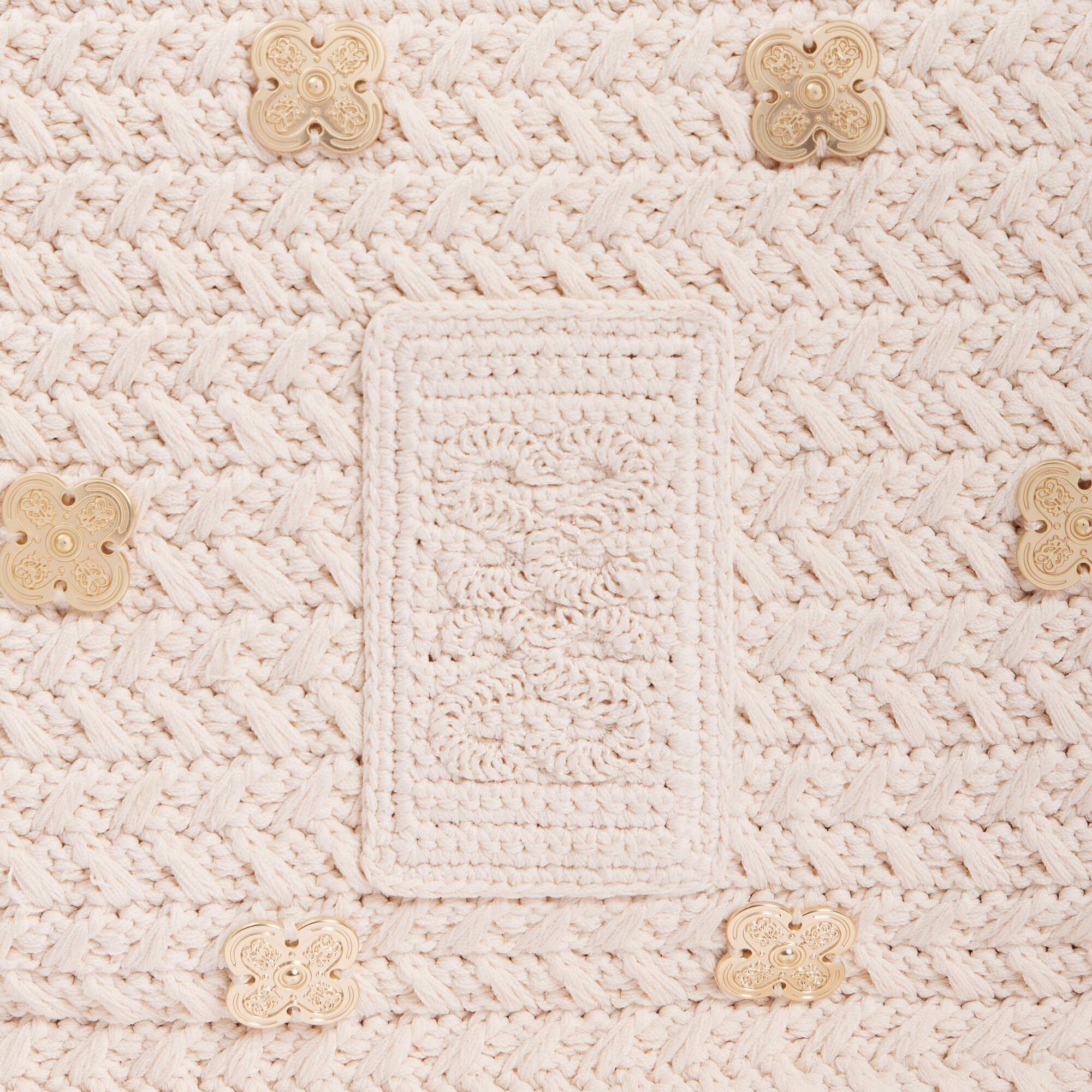 Borsa all'uncinetto con charm