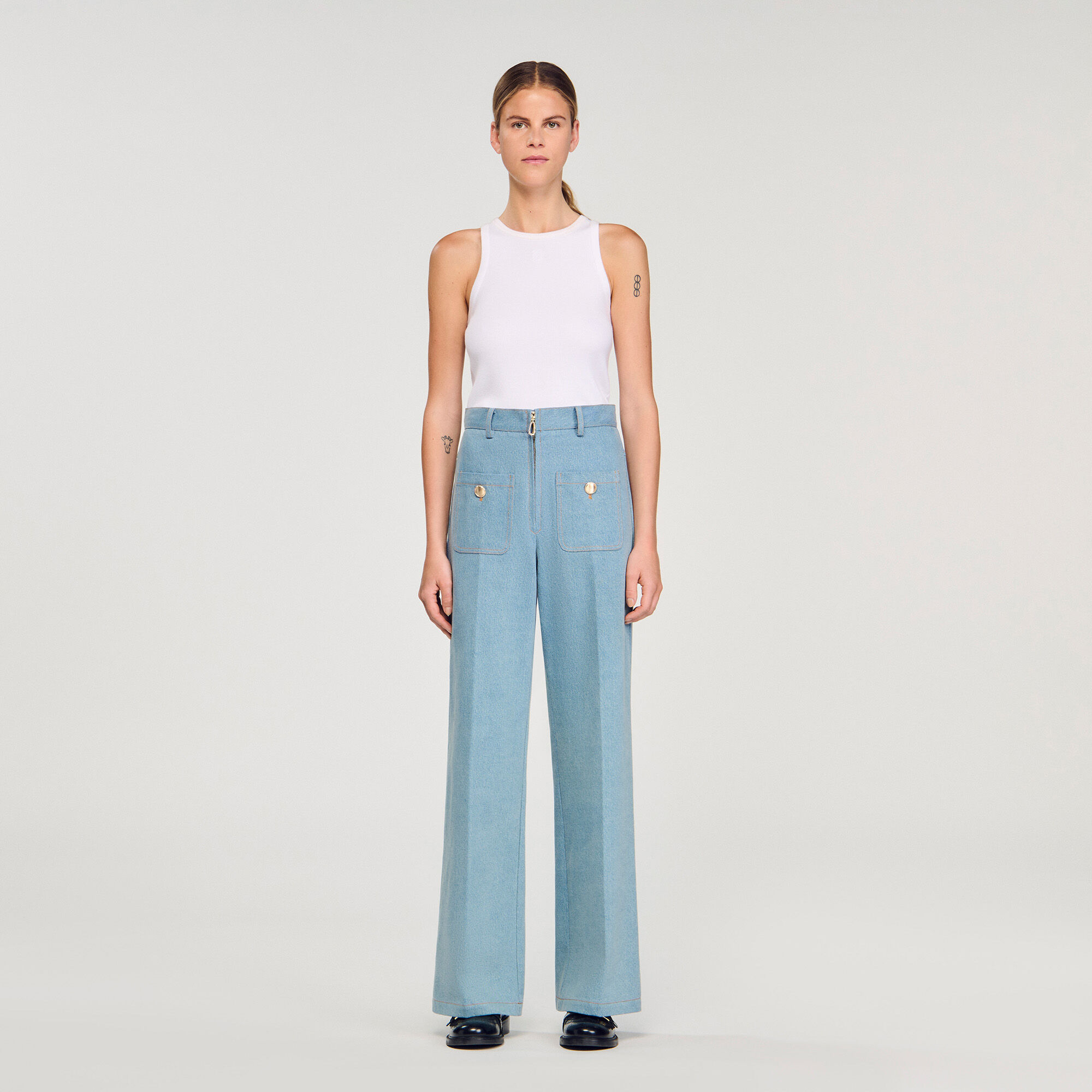 Jeans a vita alta con gamba larga sbiadita