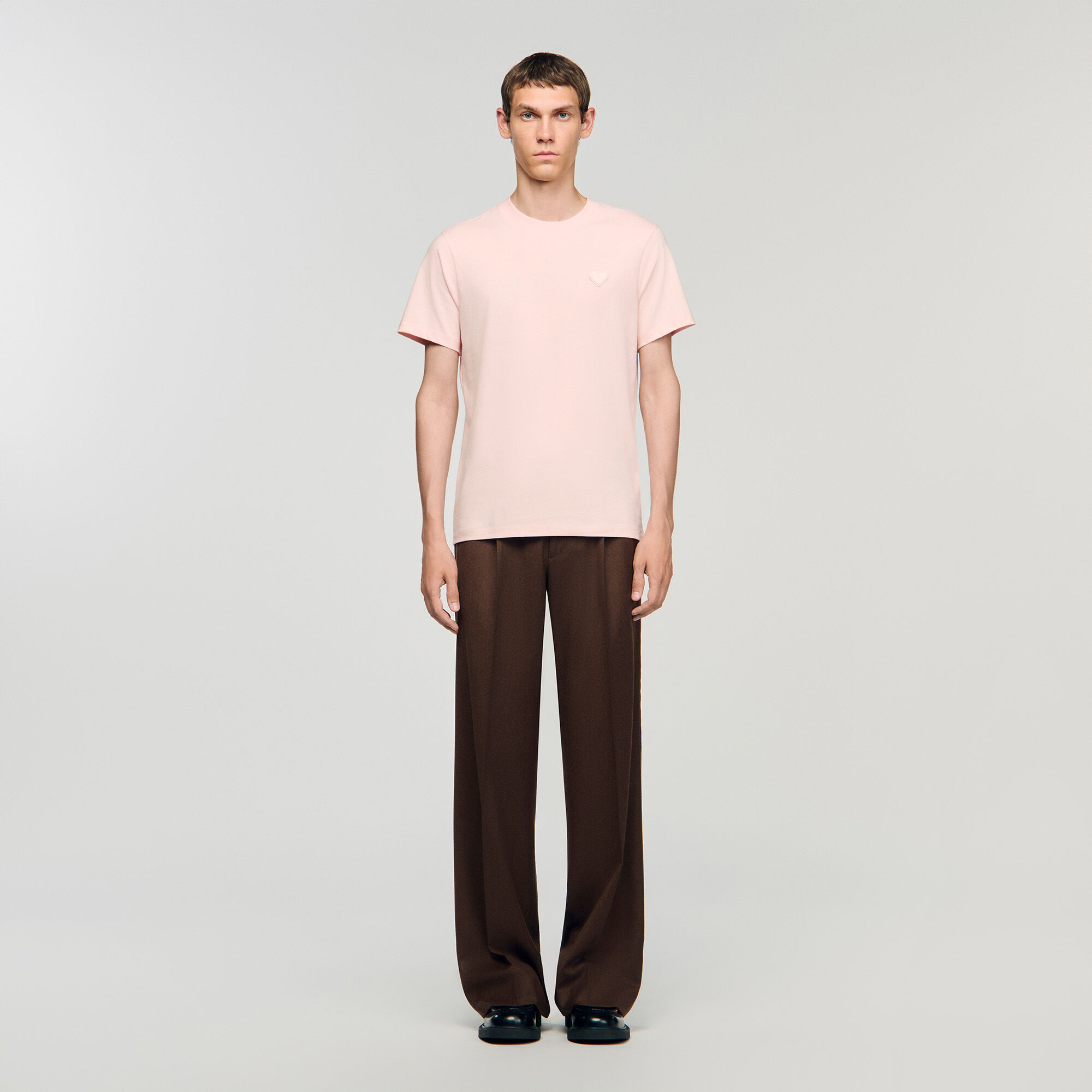 T-shirt con ricamo a cuore