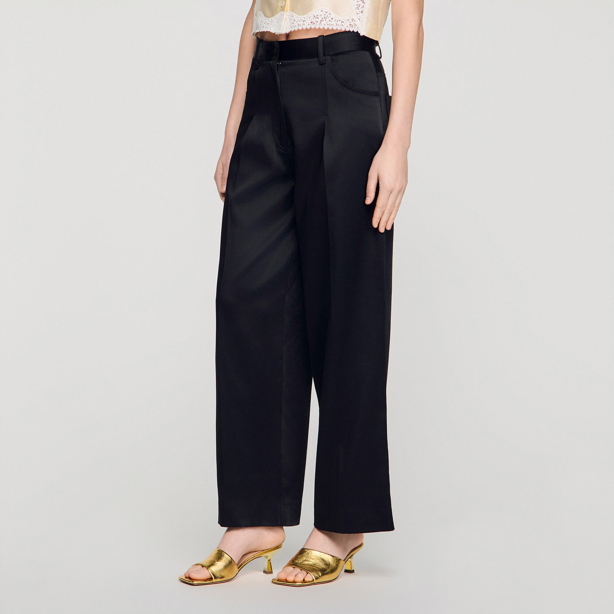 Pantaloni a sigaretta con effetto satin