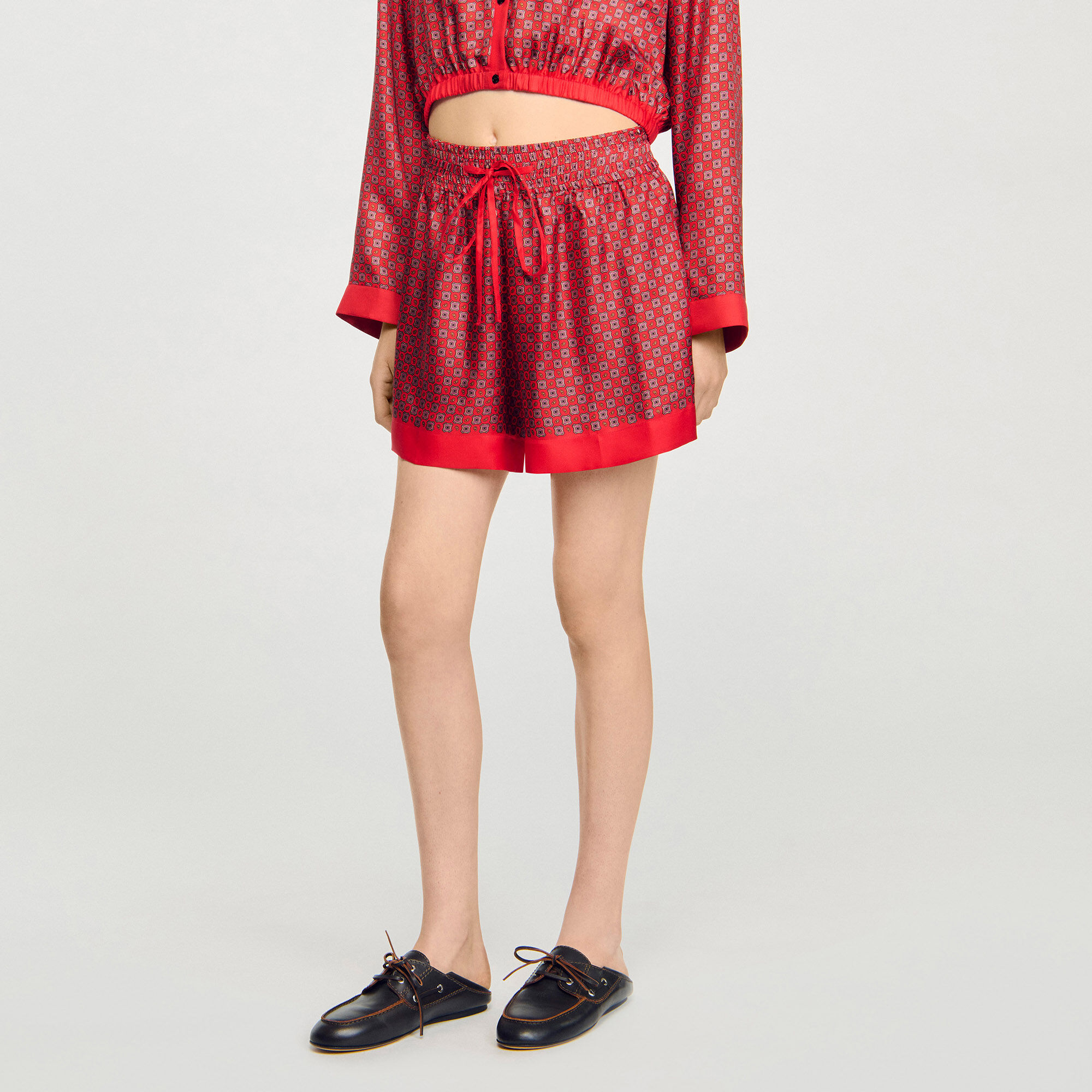 Shorts con stampa a foulard