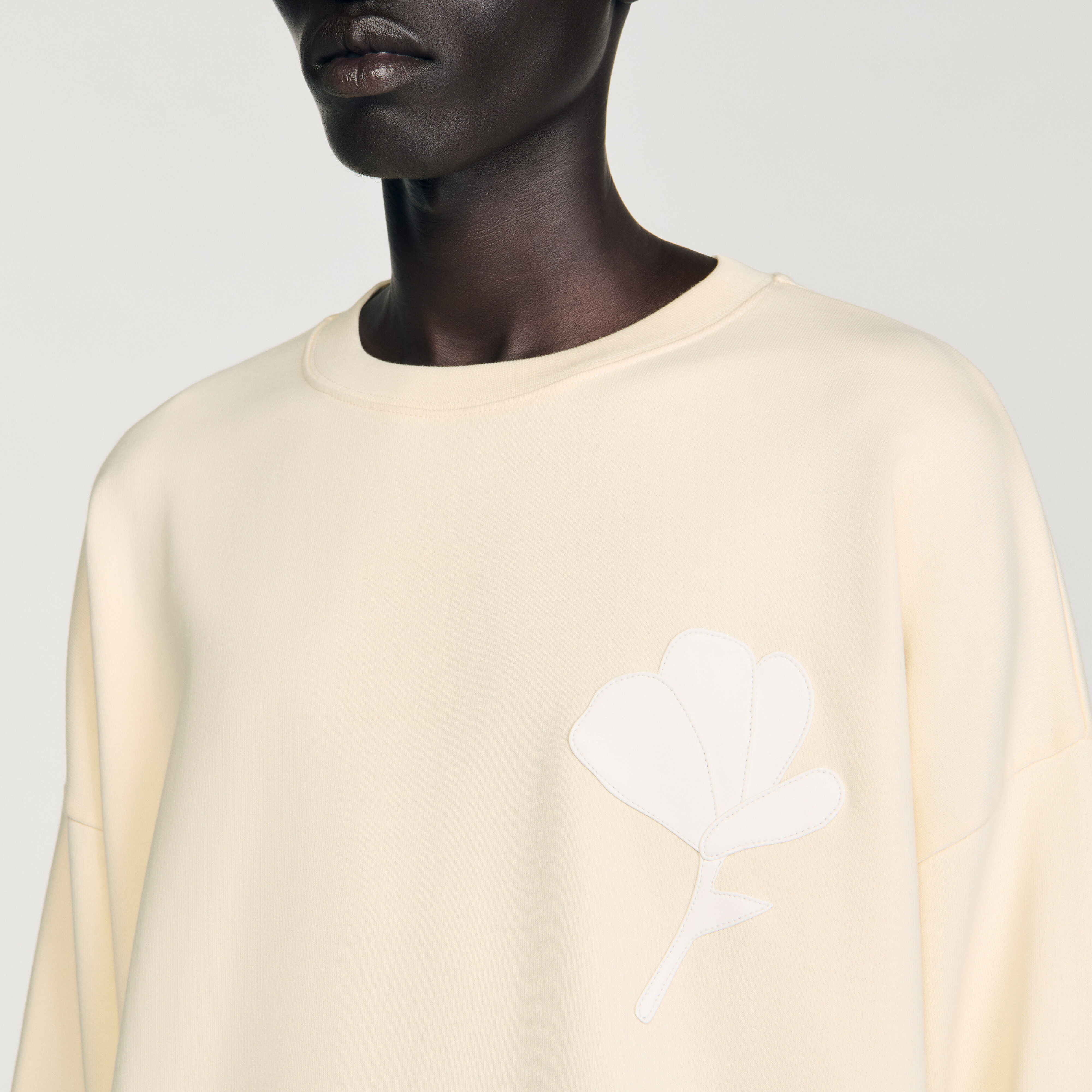 Sweatshirt con ricamo floreale