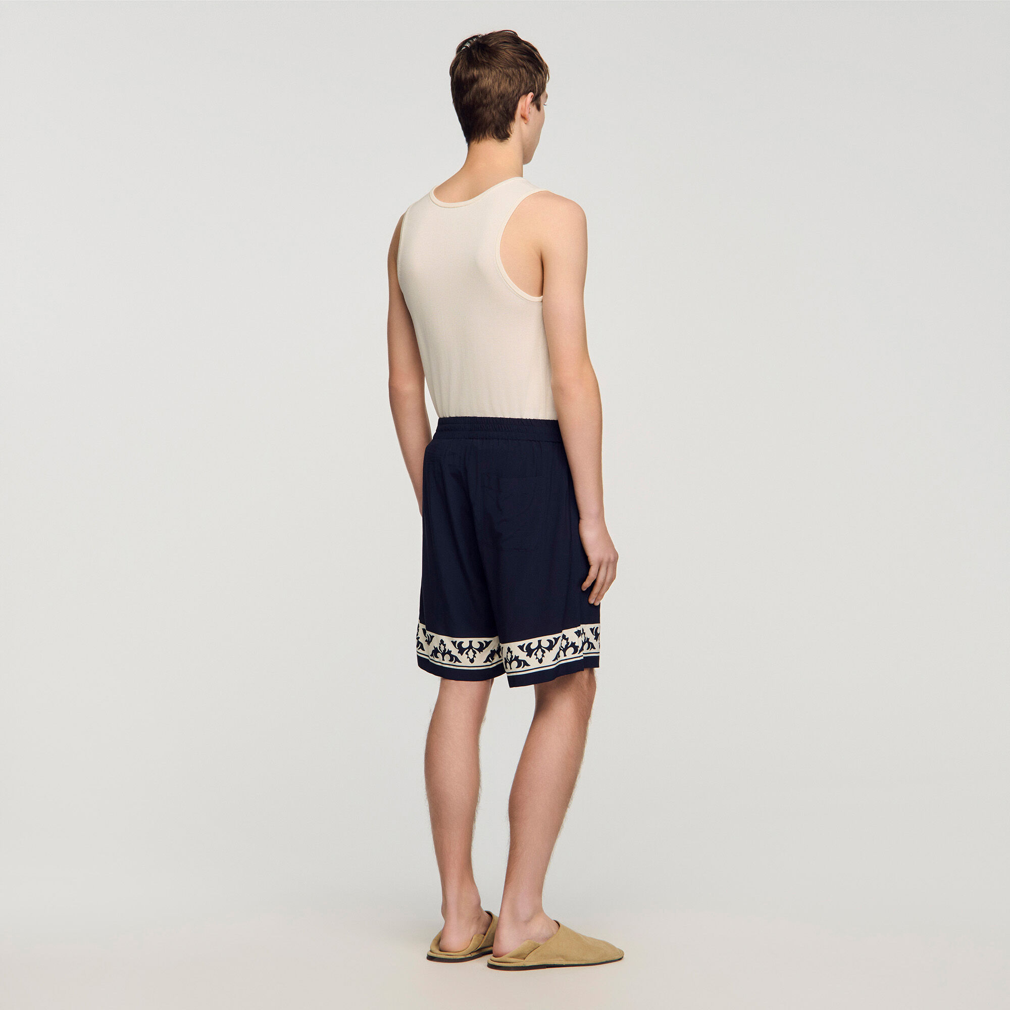 Pantaloni corti a contrasto con stampa fluide