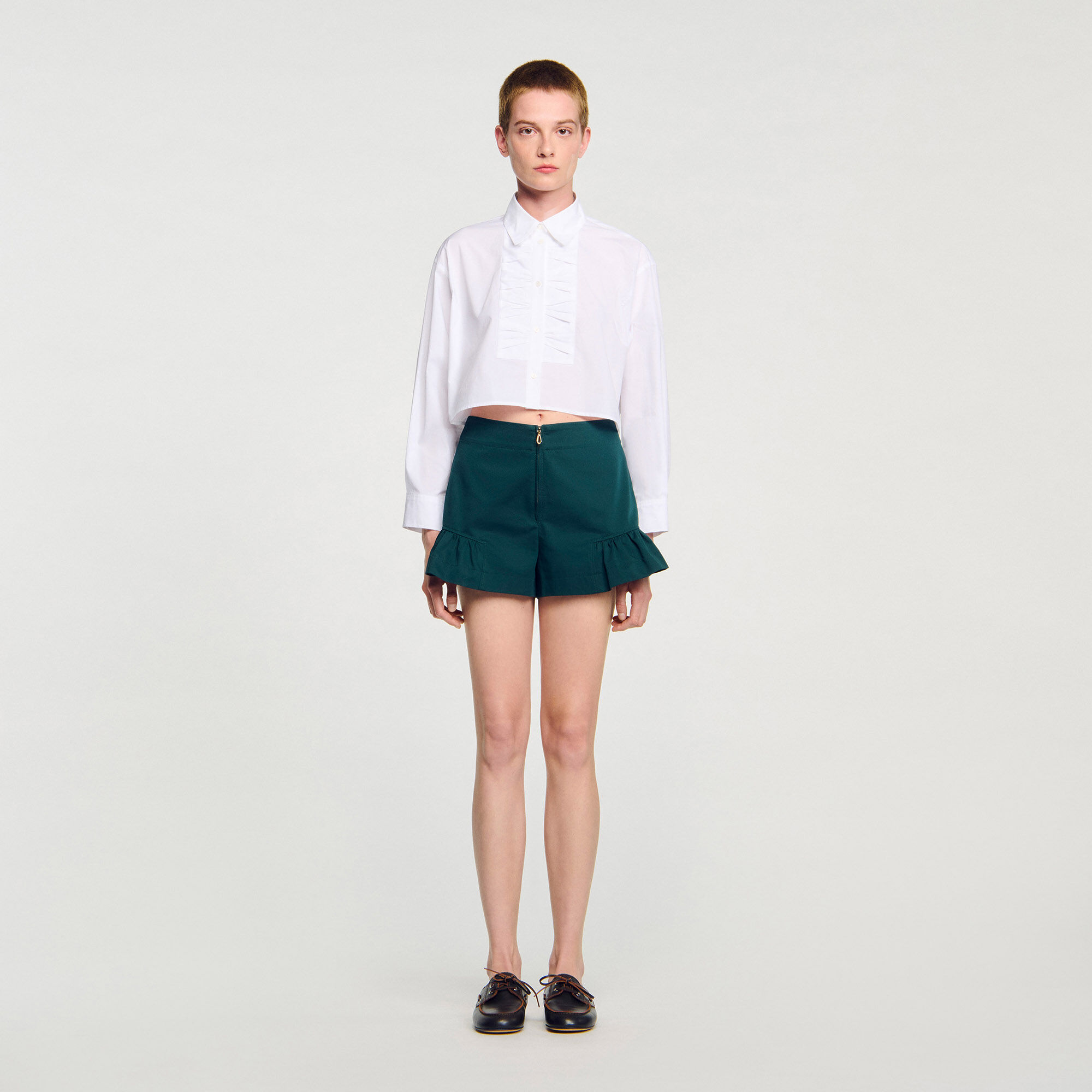 Shorts a flared con volant