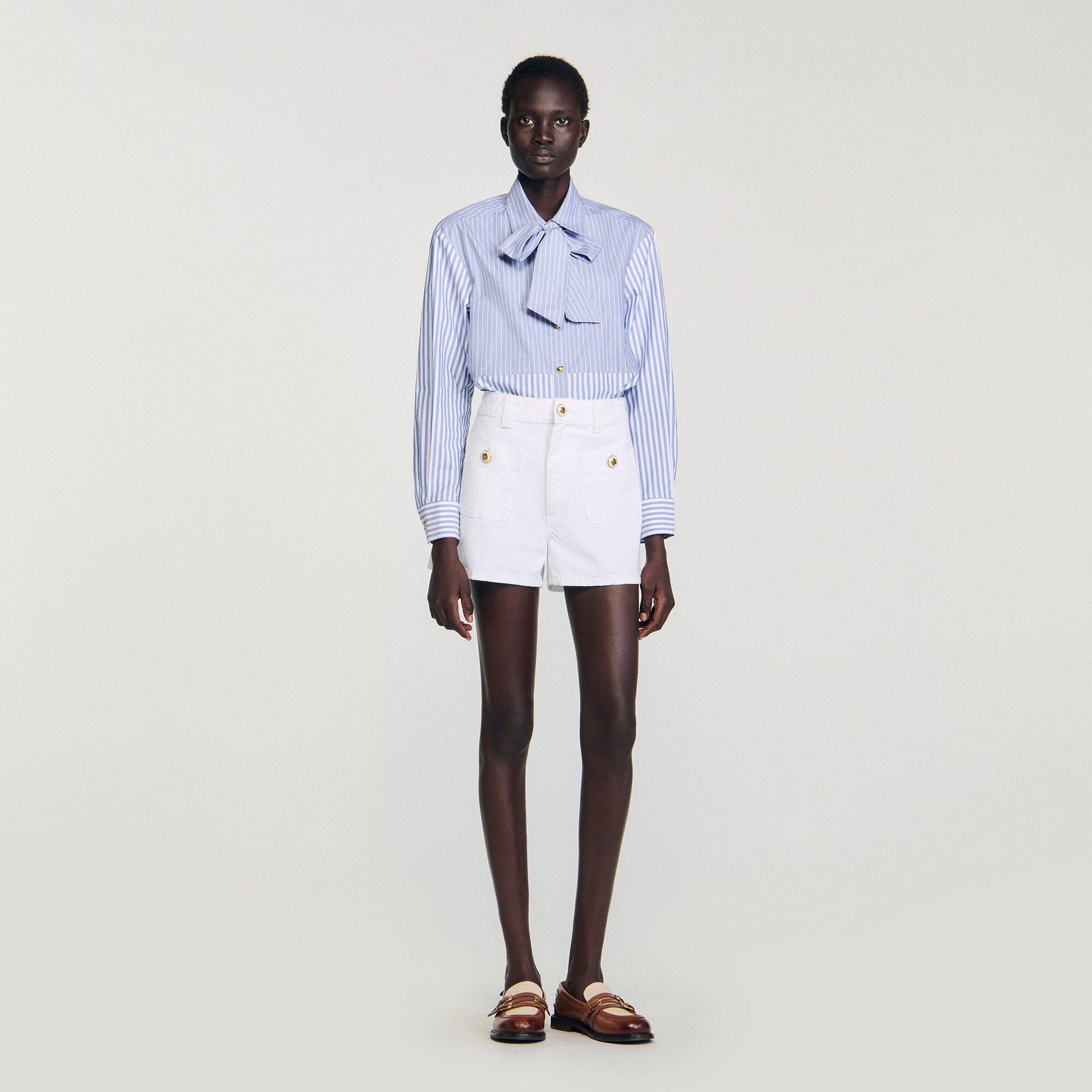 Camicia a righe con cravatta rimovibile