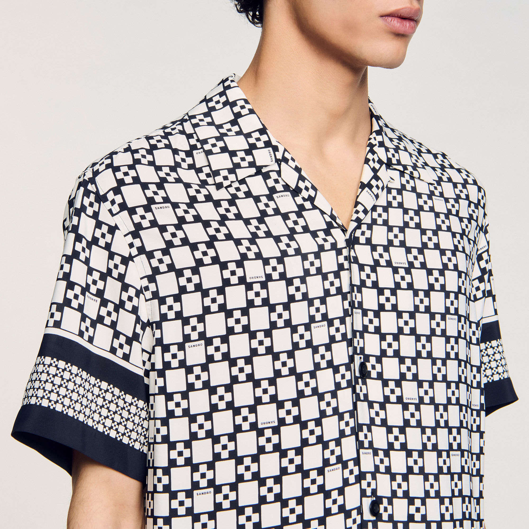 Camicia fluida con motivo quadrato croce