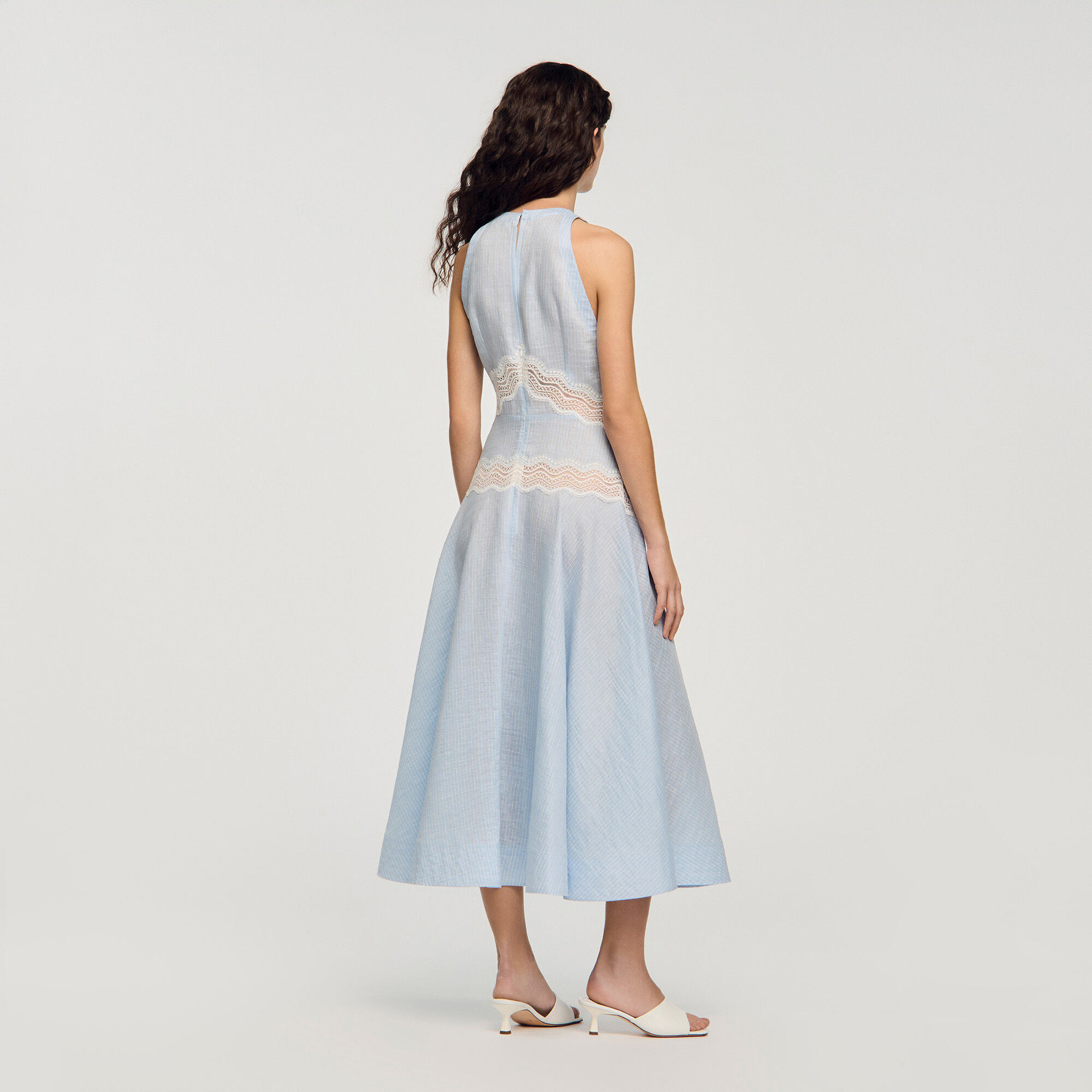 Abito maxi con dettagli in pizzo
