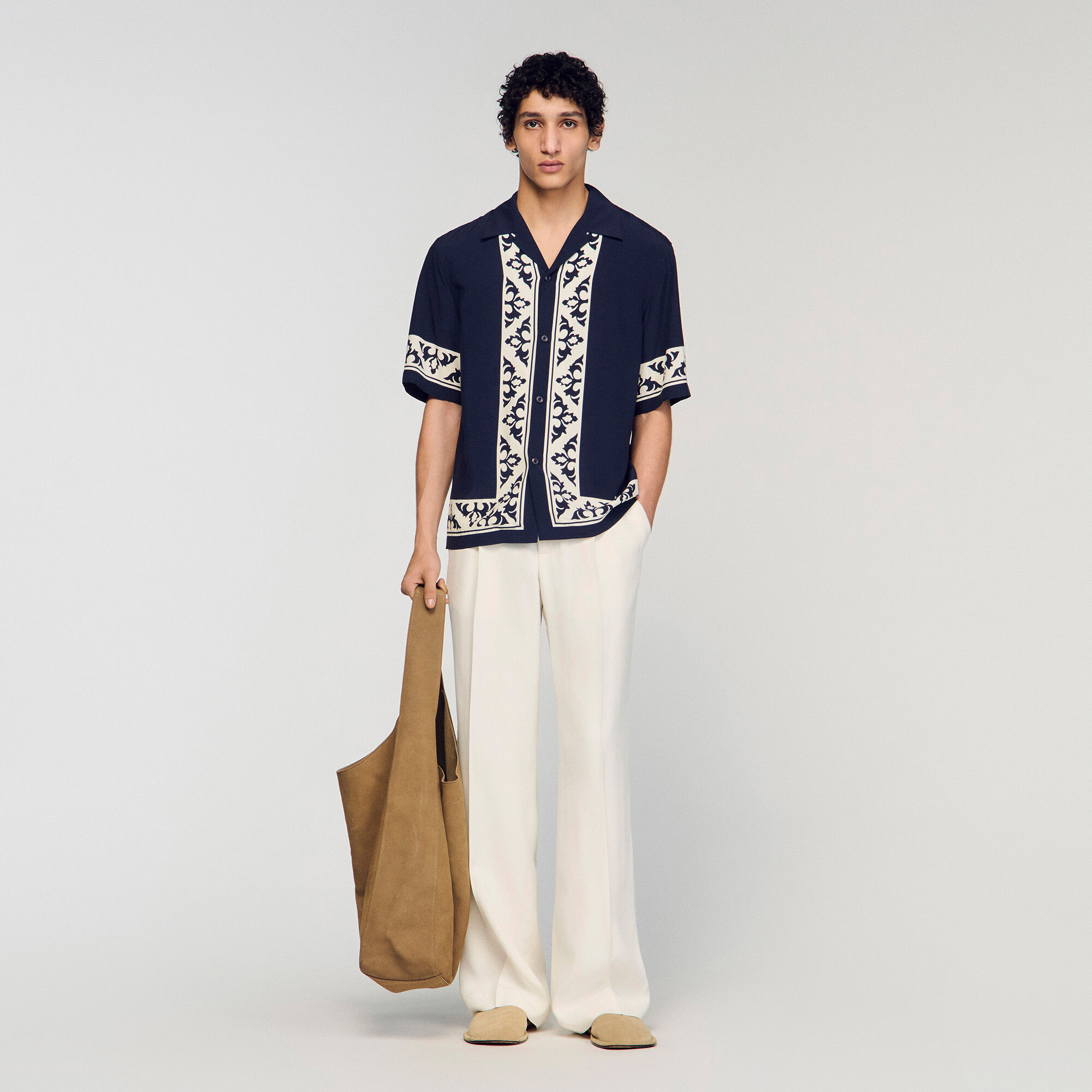 Camicia a stampa contrastante con taglio ampio