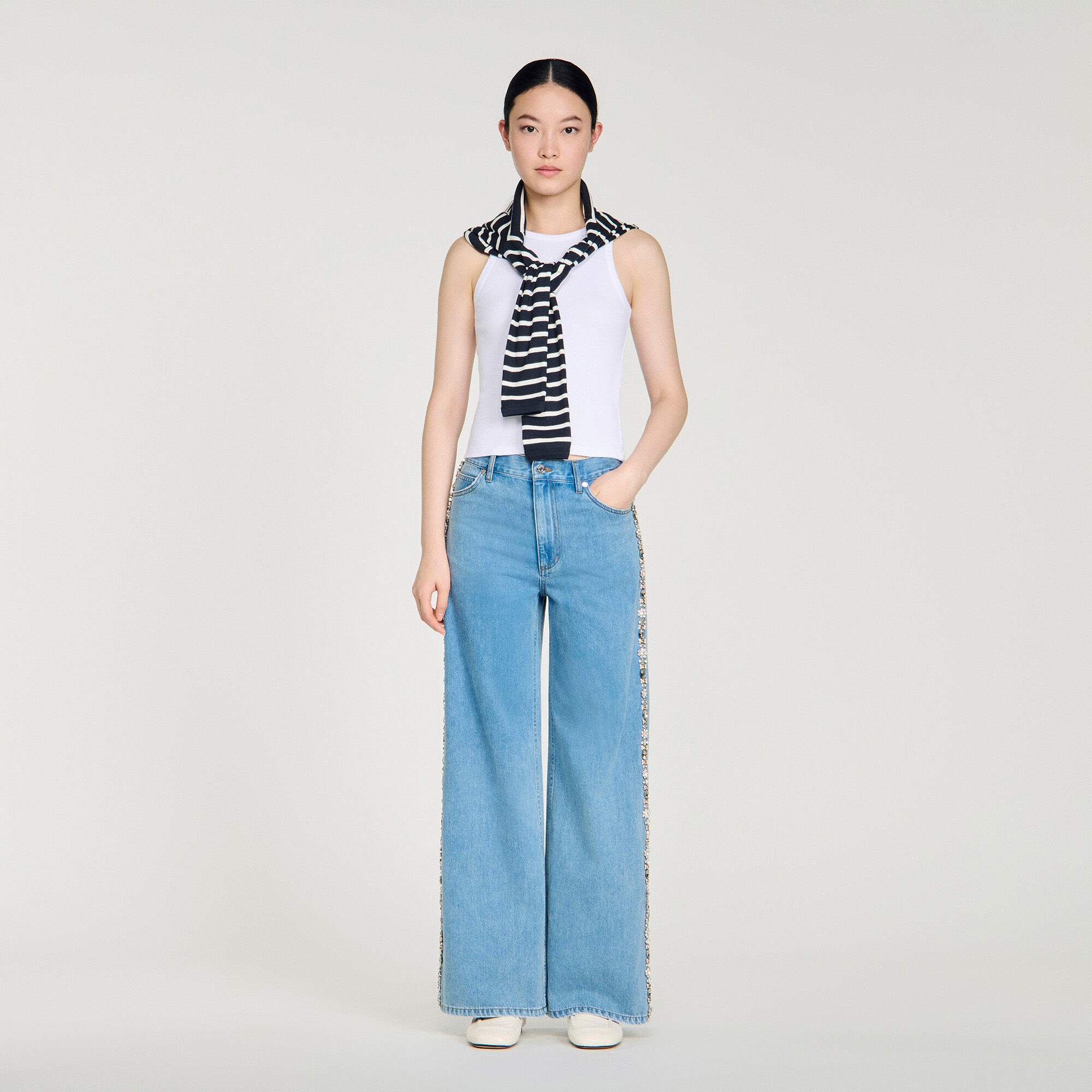 Jeans dritti con strass sbiaditi
