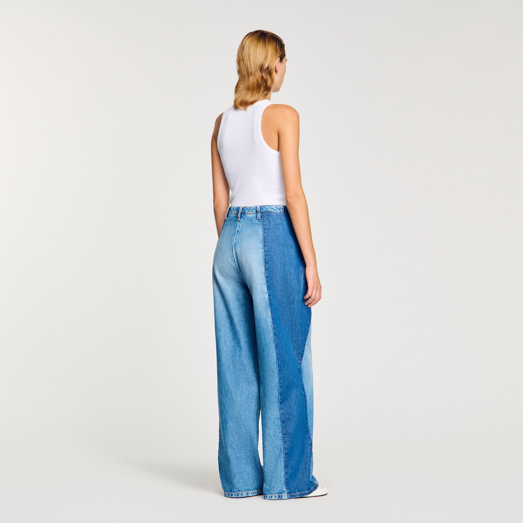 Jeans con pannelli contrastanti
