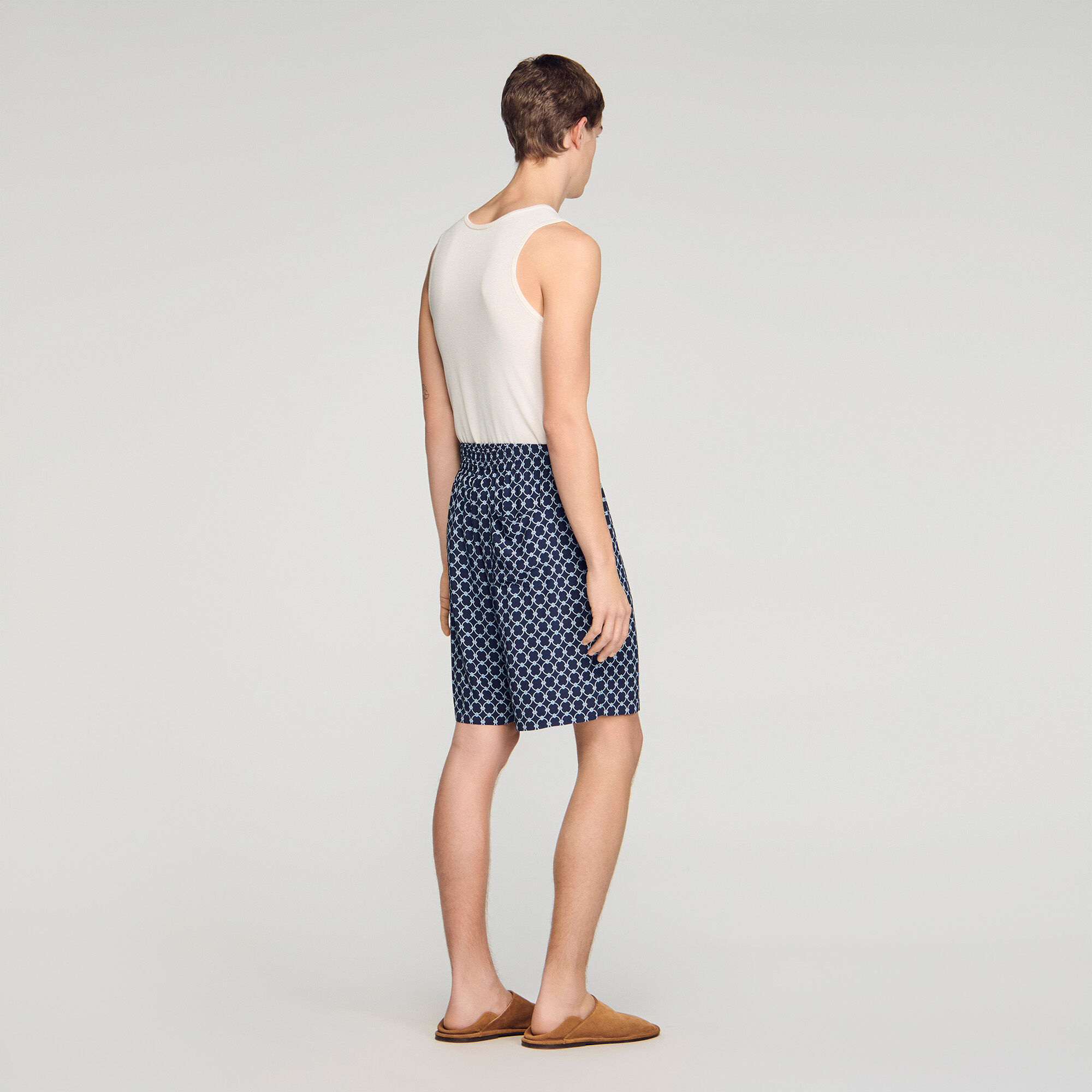 Pantaloni corti a fiori con stampa link