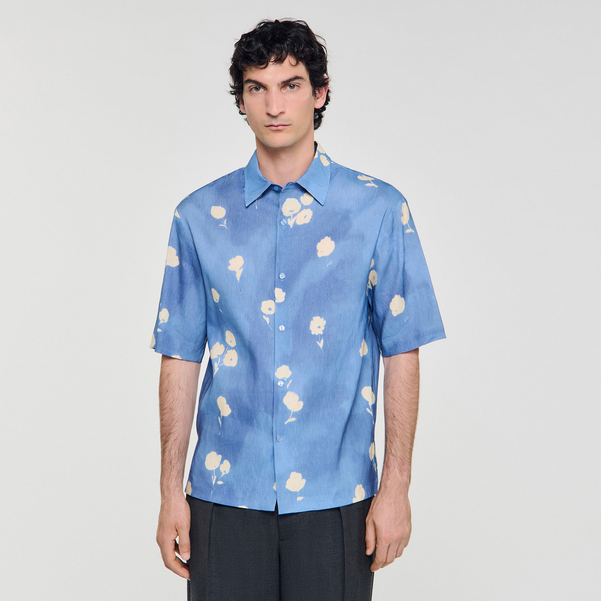 Camicia floreale astratta