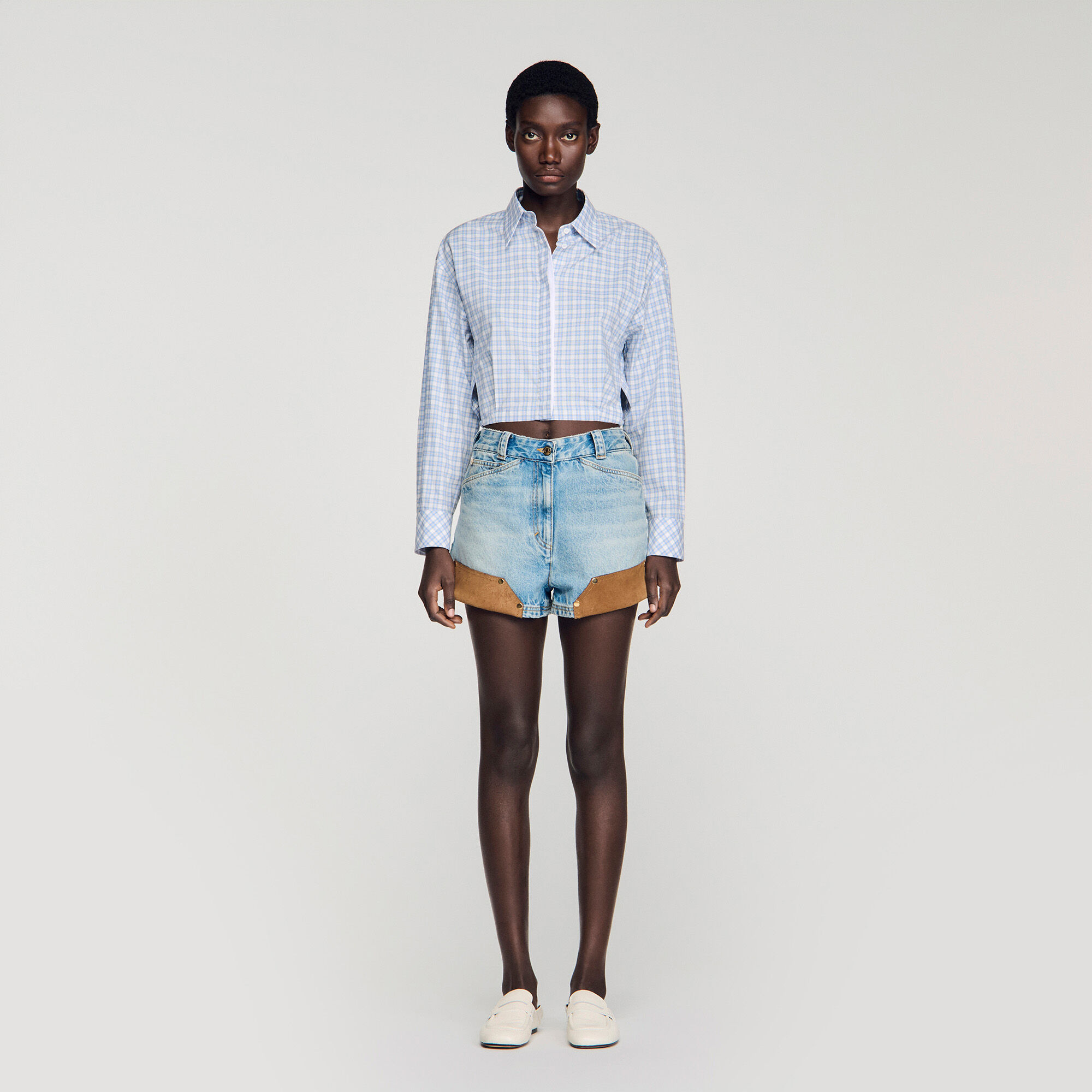 Corti in denim e pelle con rivetti